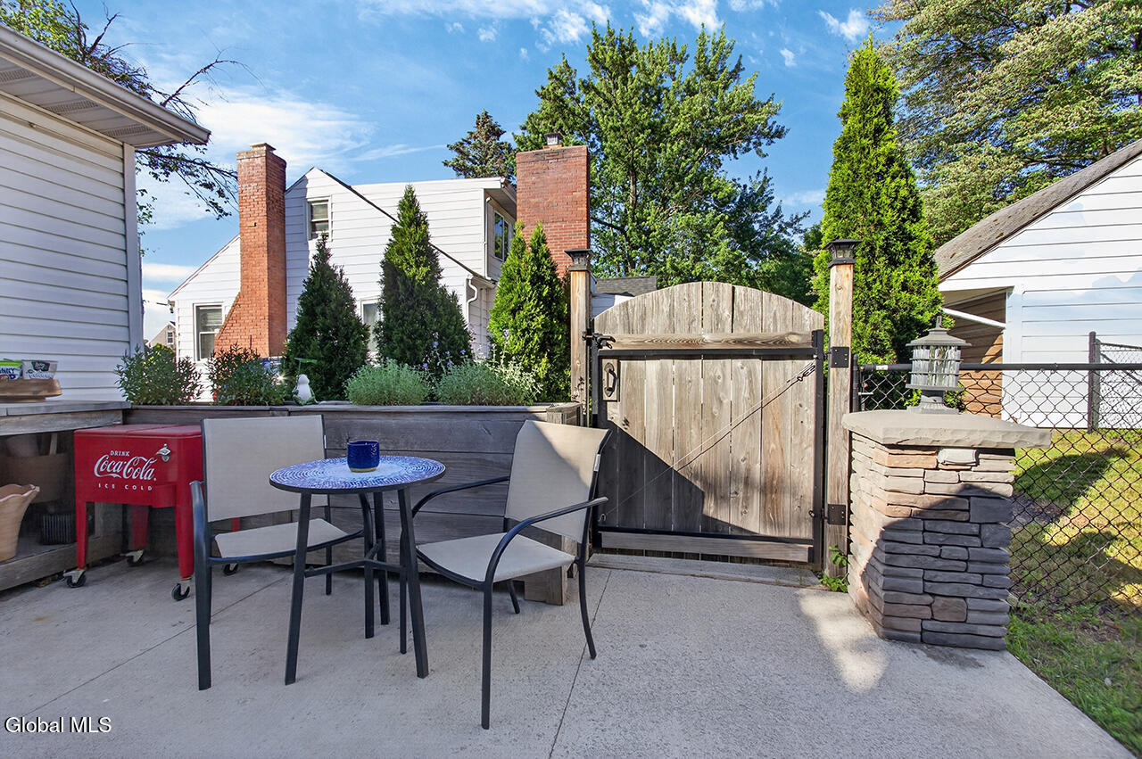 28 Smith Avenue