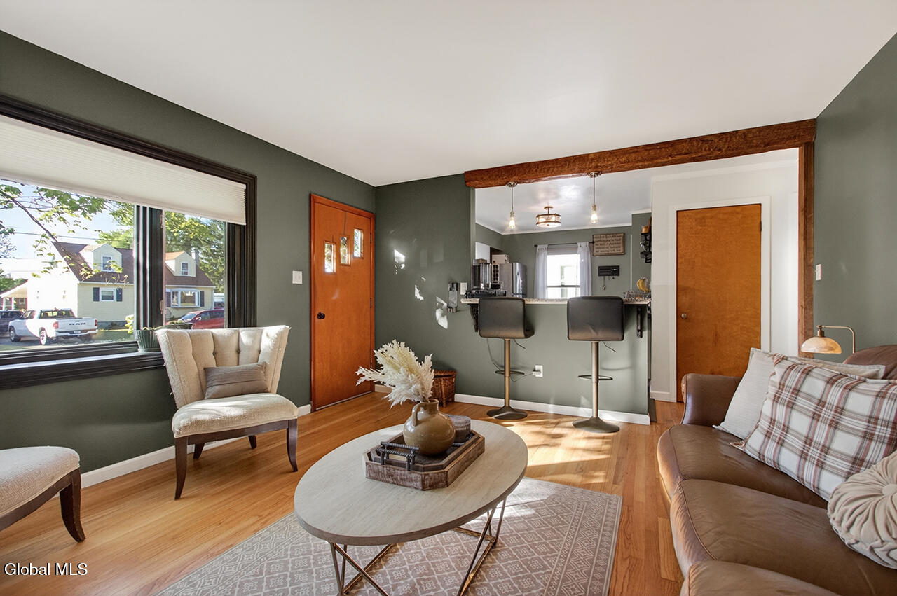 28 Smith Avenue