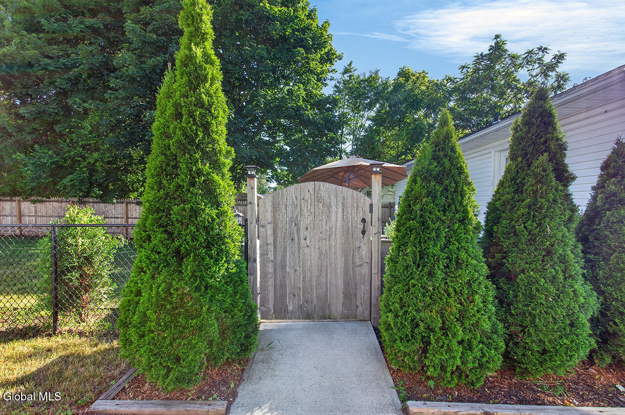 28 Smith Avenue