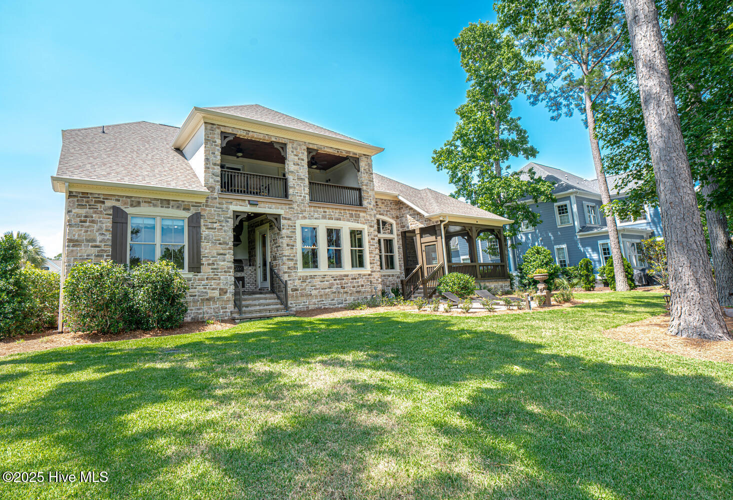 558 Westchester Place SW