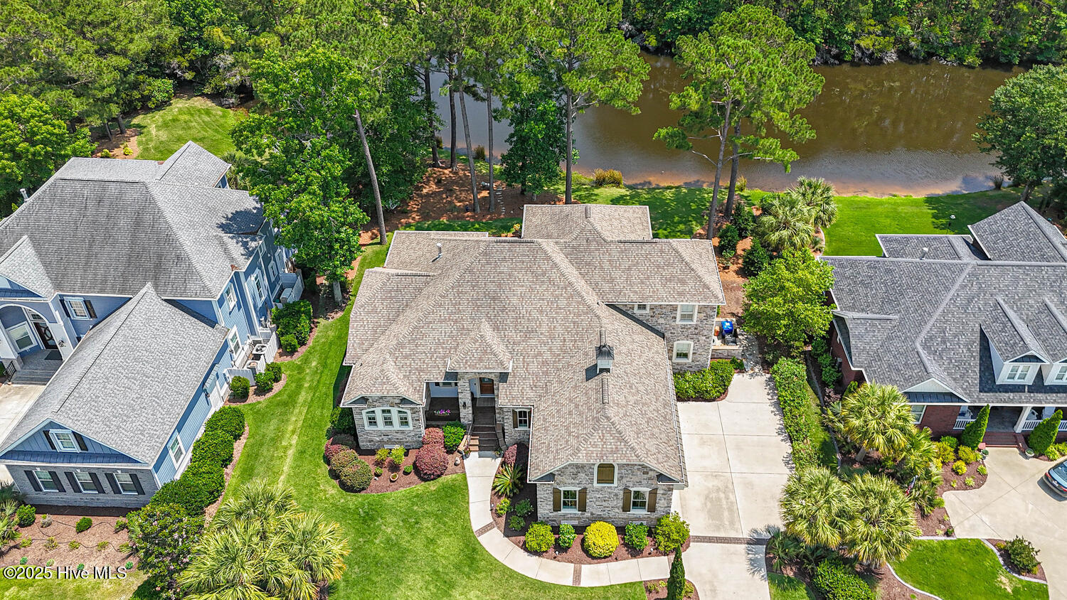 558 Westchester Place SW