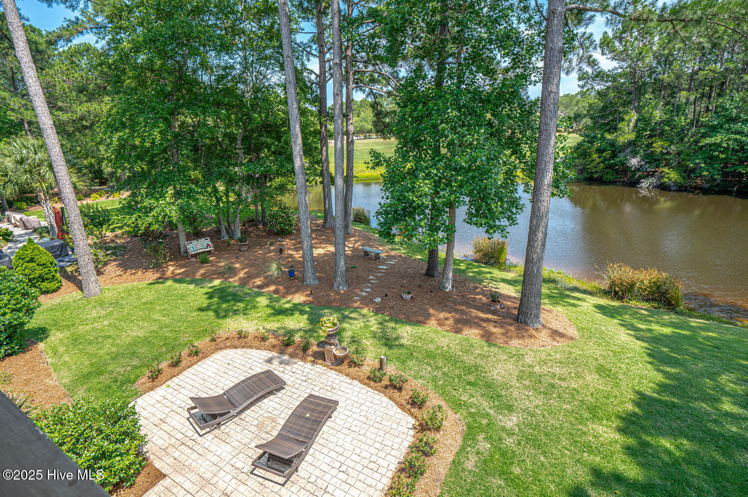 558 Westchester Place SW