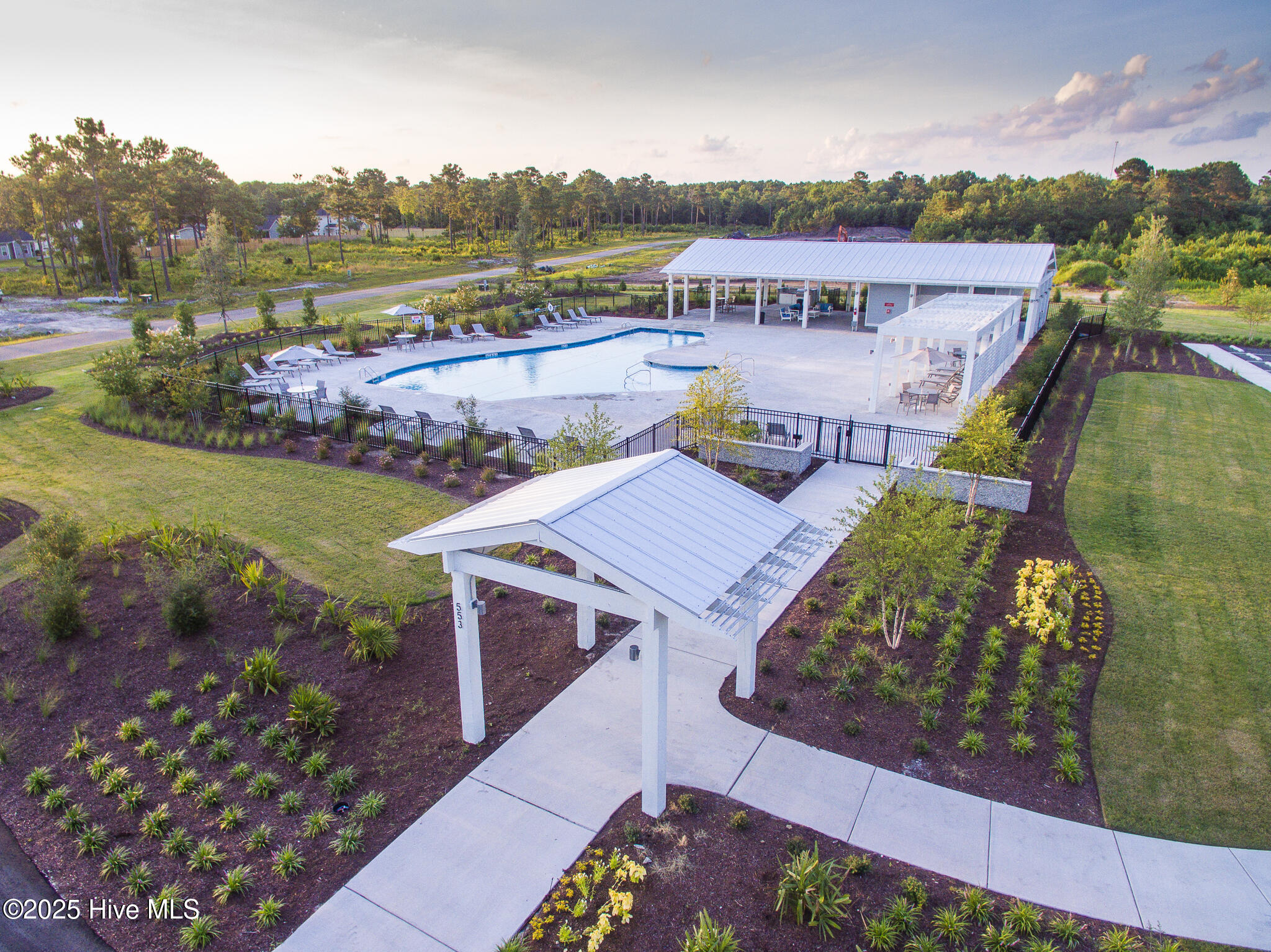 608 201 Needlerush Court