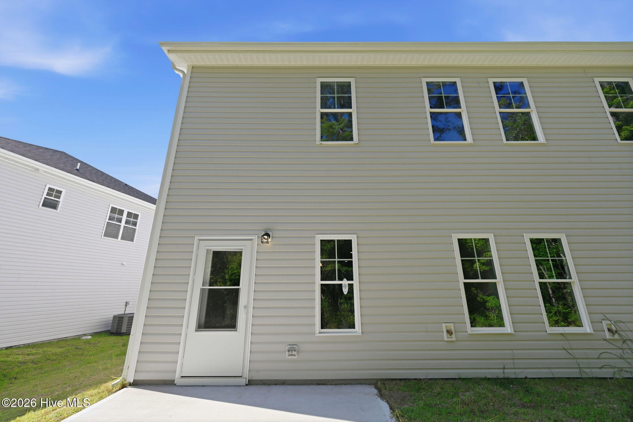 211 Holly Sands Loop