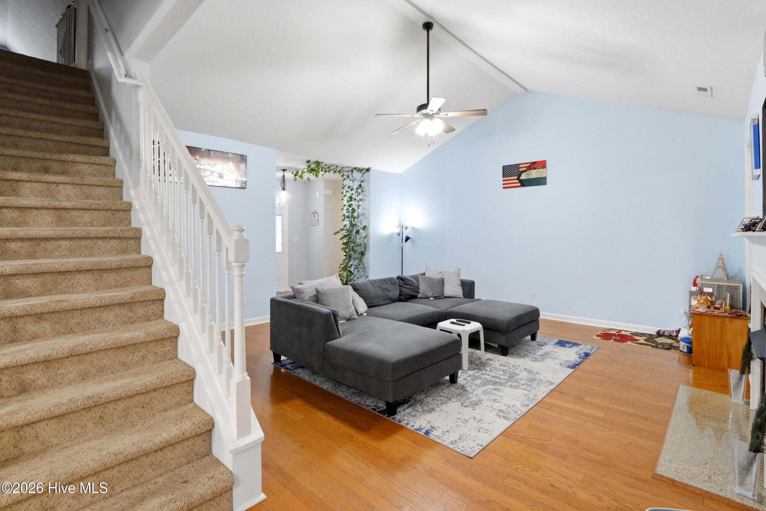 102 Kingswood Court