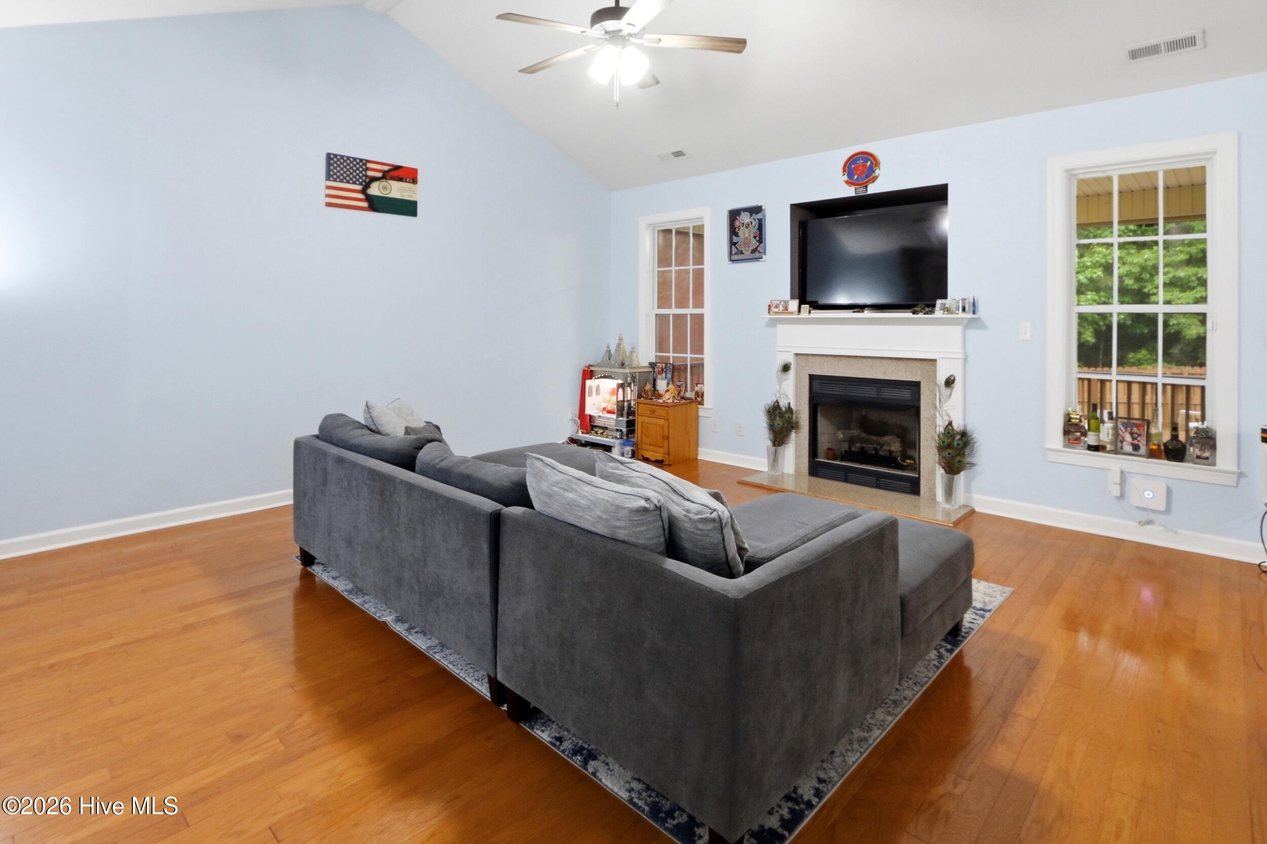 102 Kingswood Court