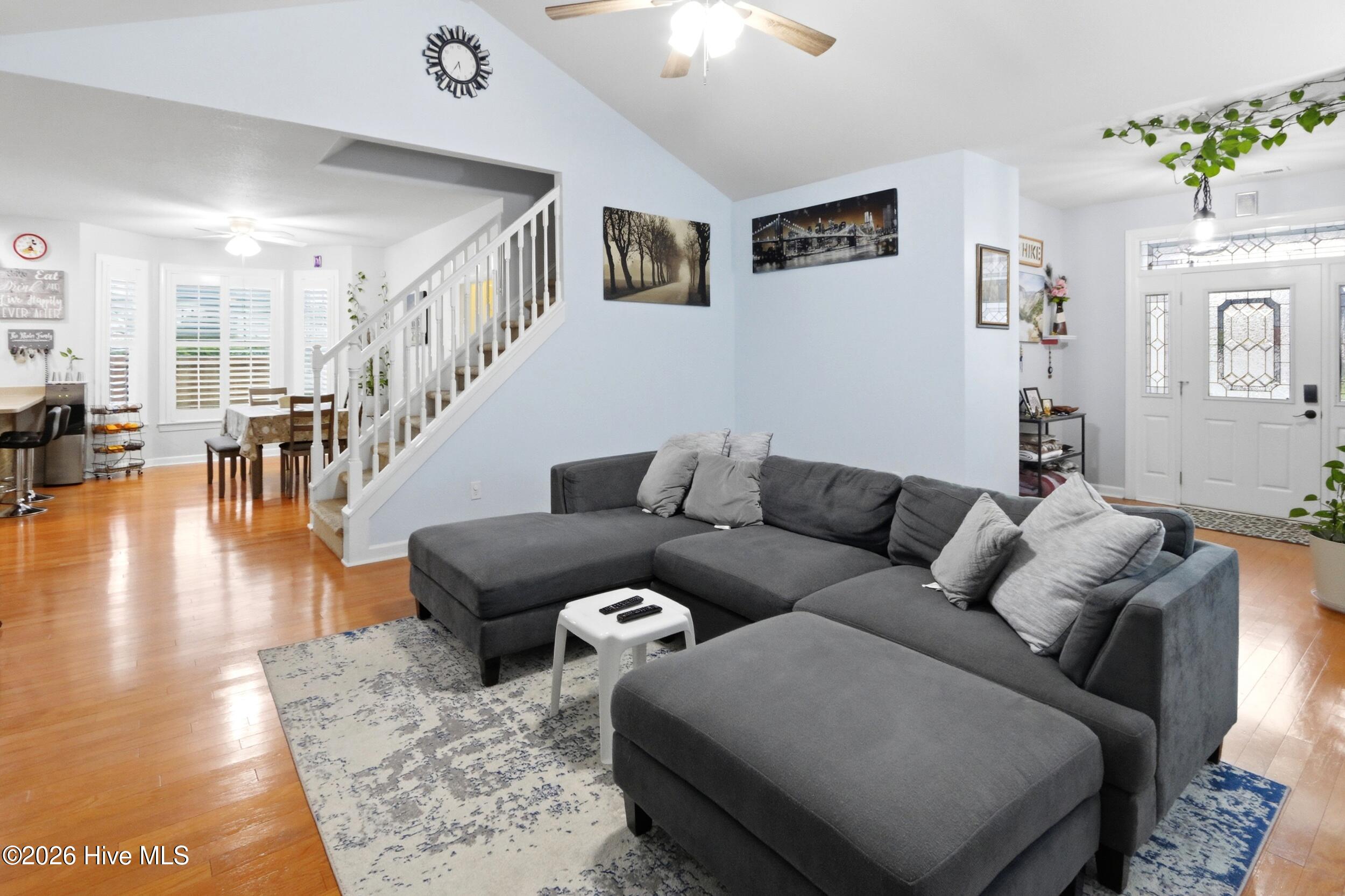 102 Kingswood Court