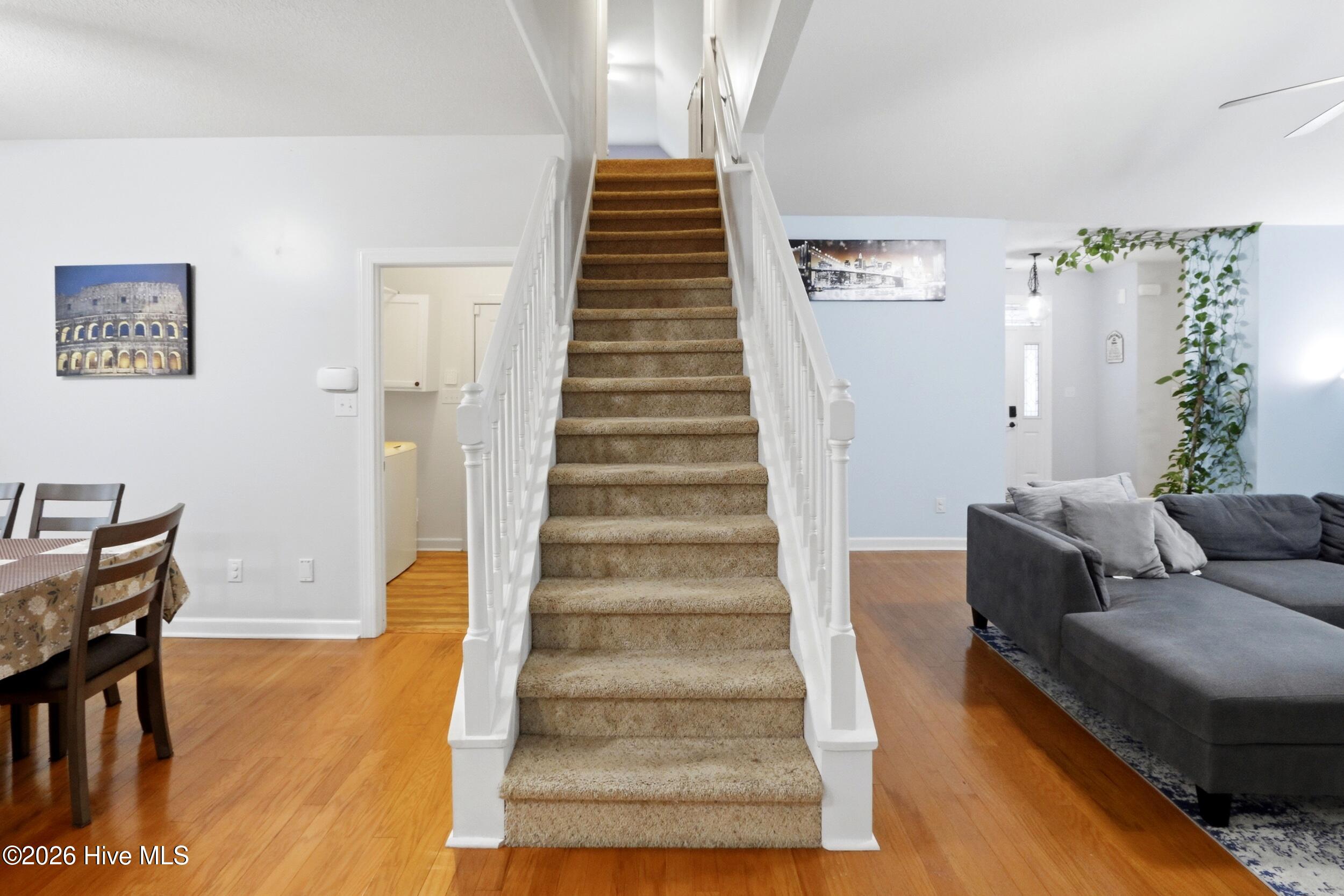 102 Kingswood Court