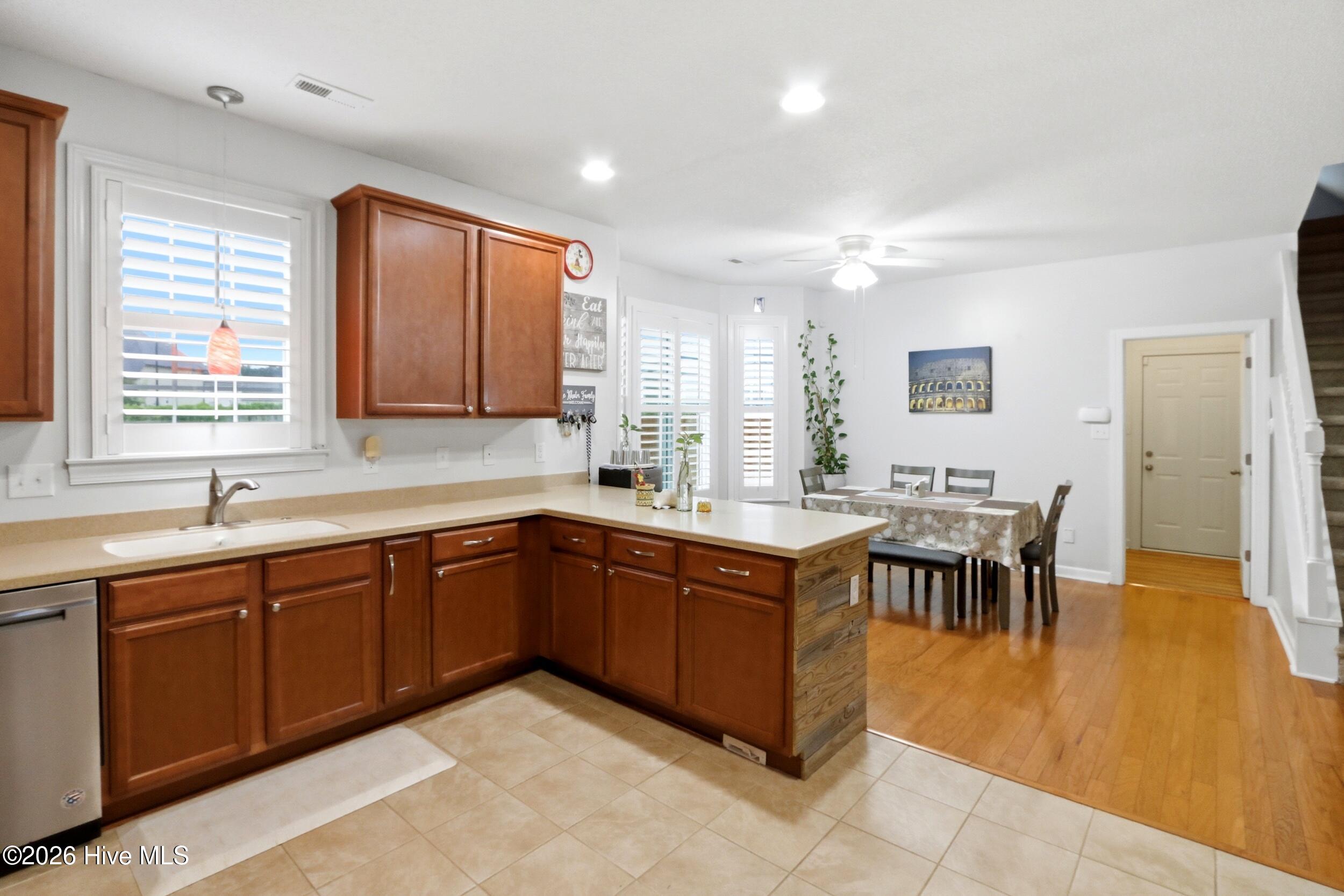 102 Kingswood Court
