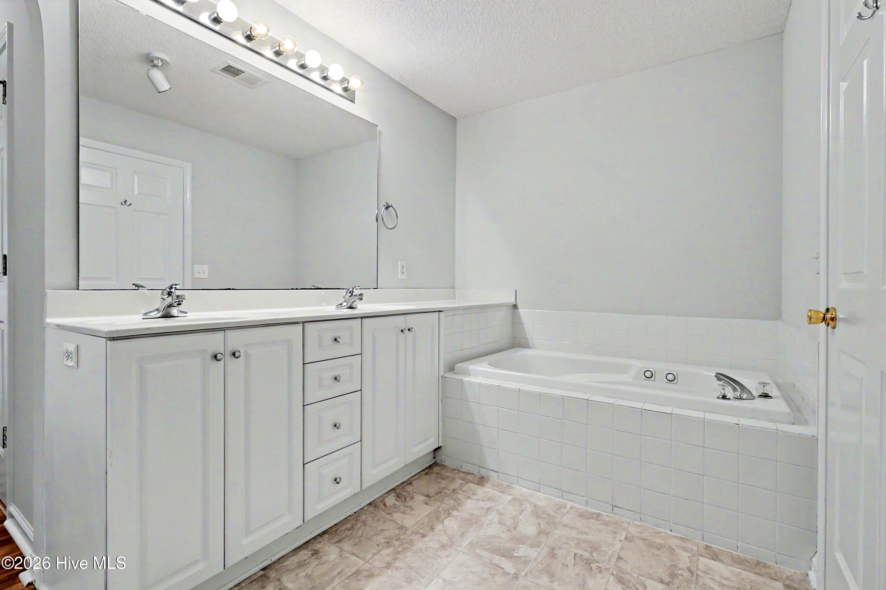 4140 Breezewood Drive Unit 104