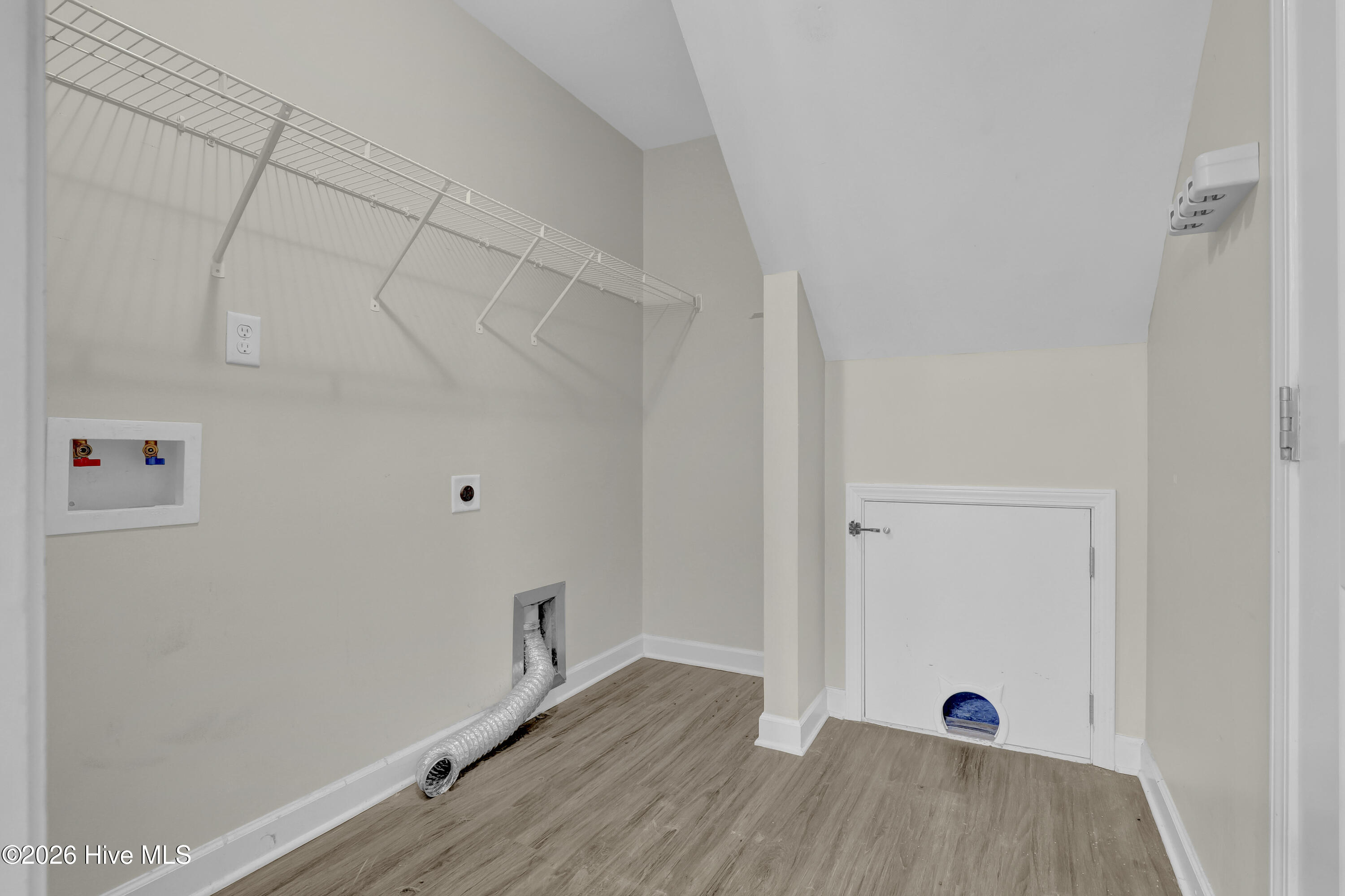 320 Lakewood Drive