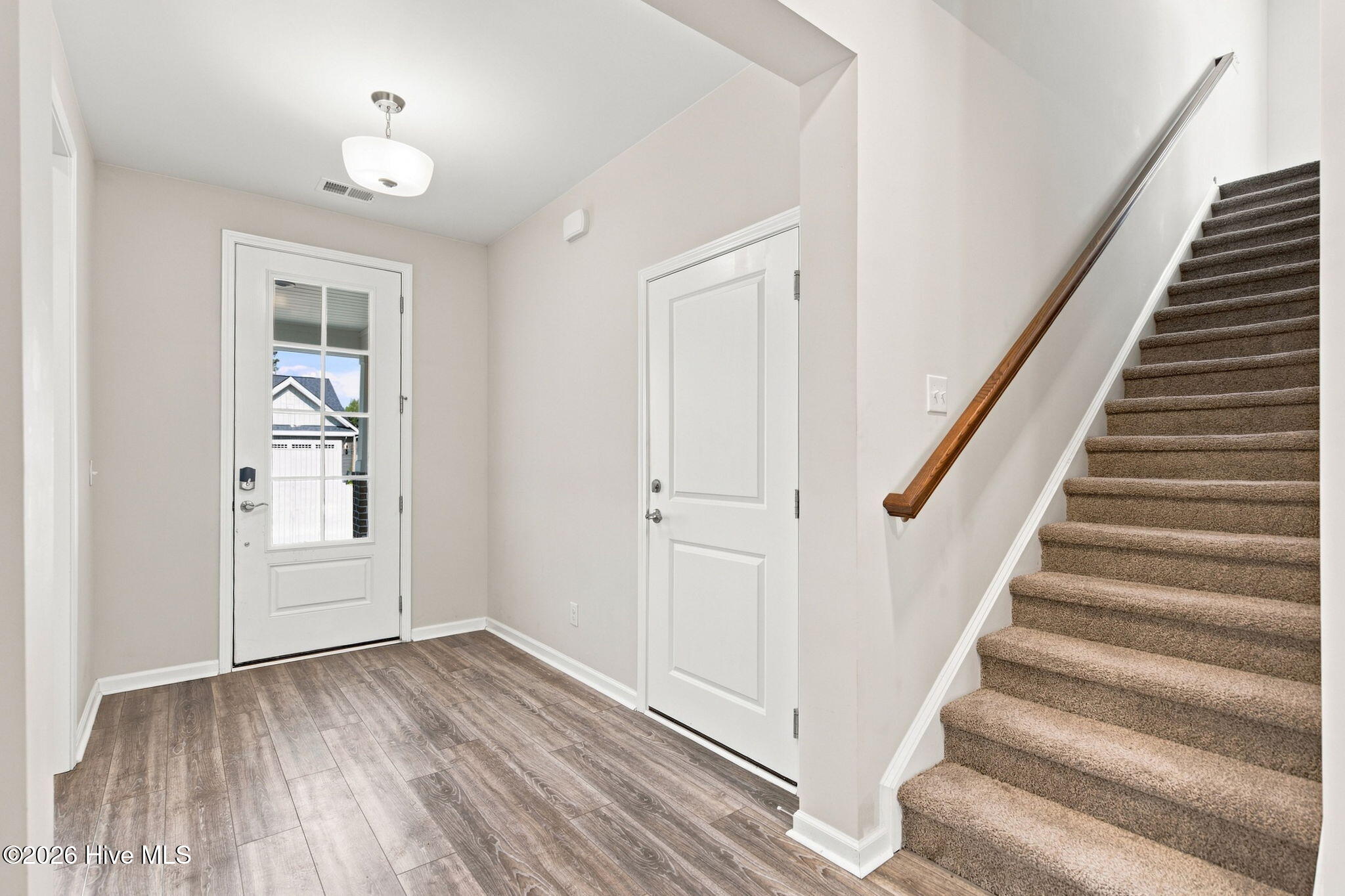 609 Edgeside Drive SE
