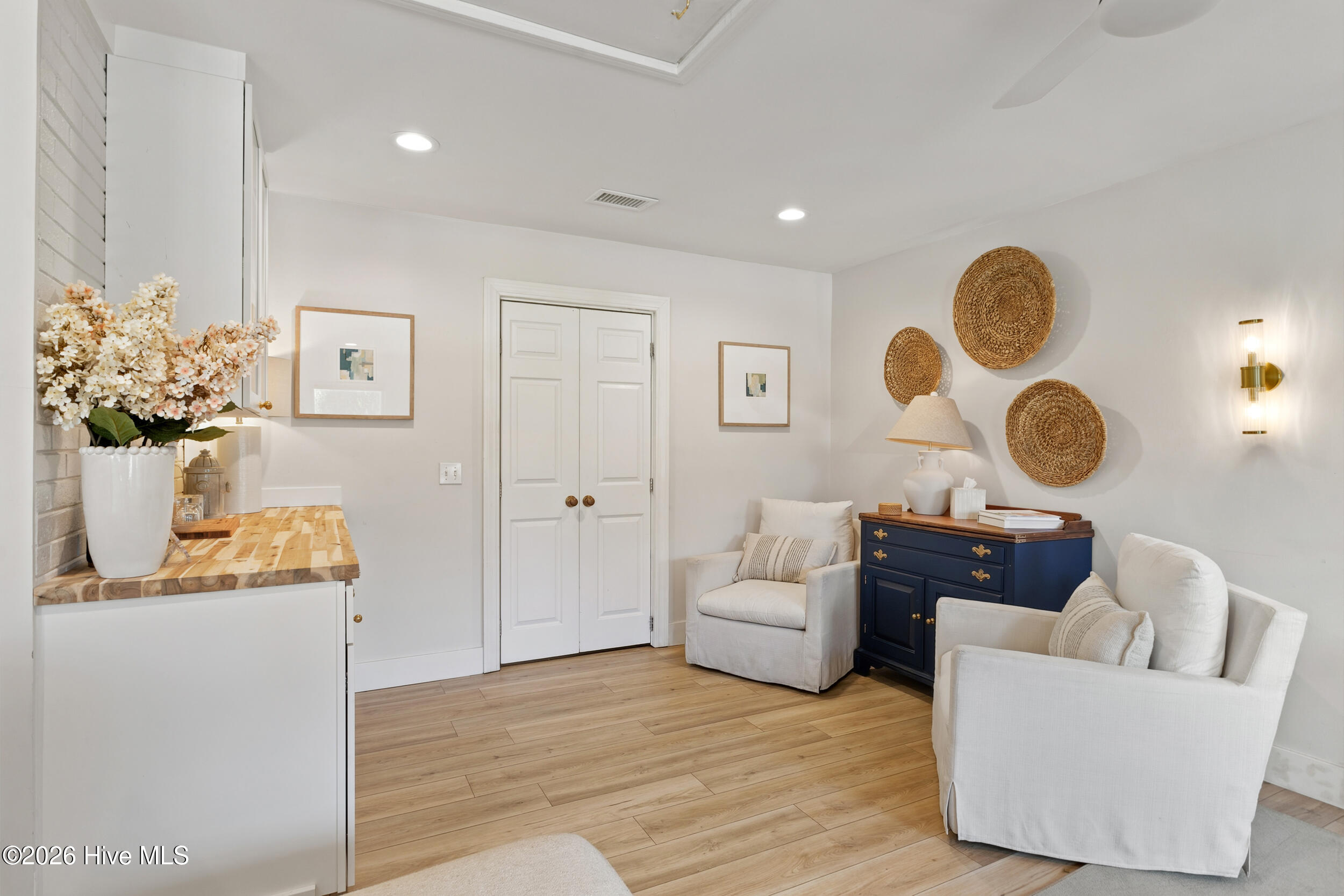 5137 Lord Byron Road