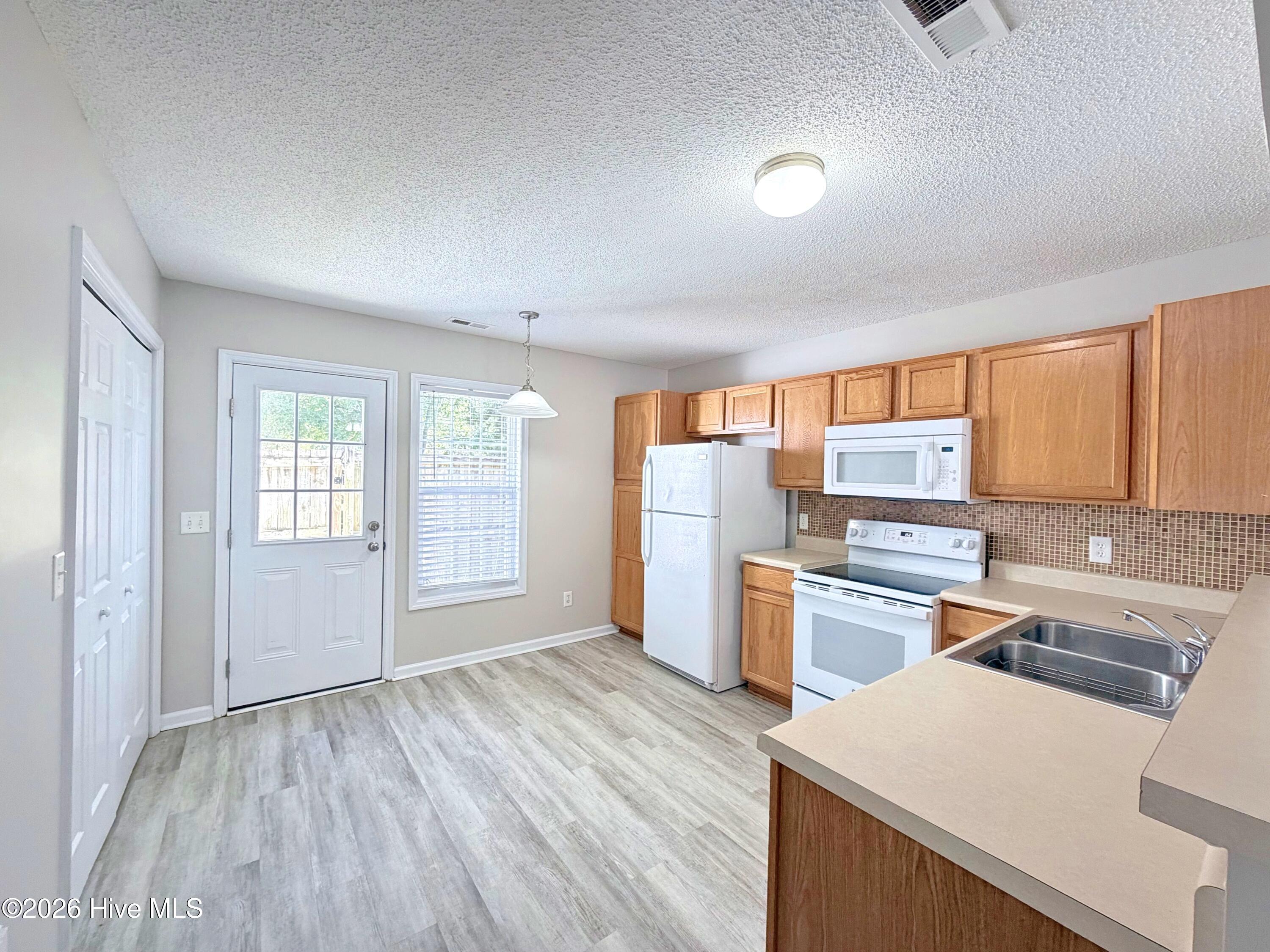 206 Palace Circle
