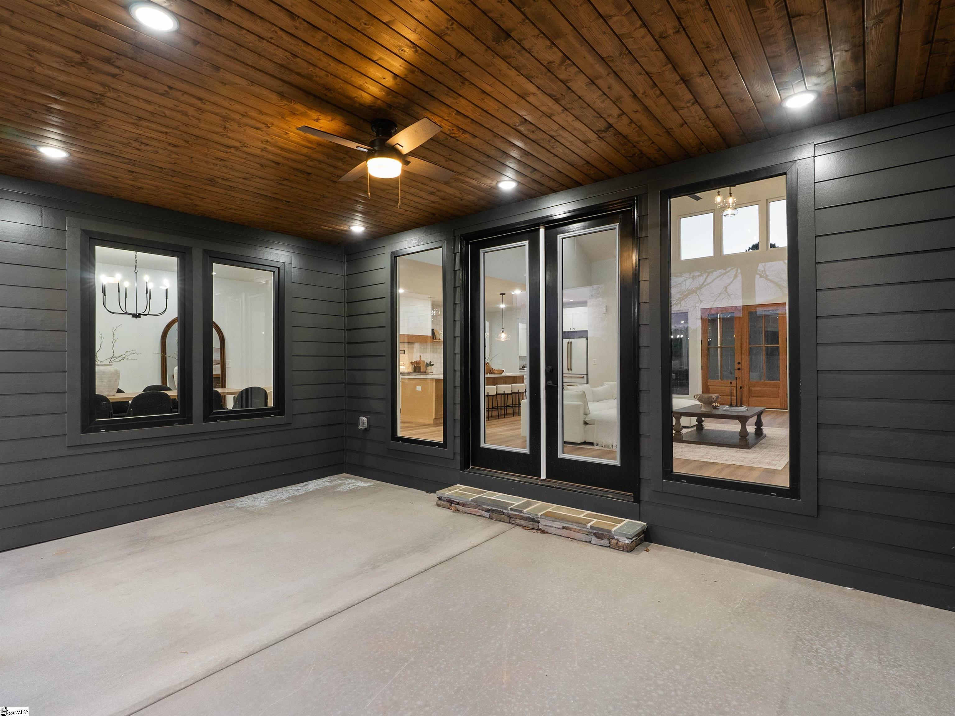 112 Marseille Drive