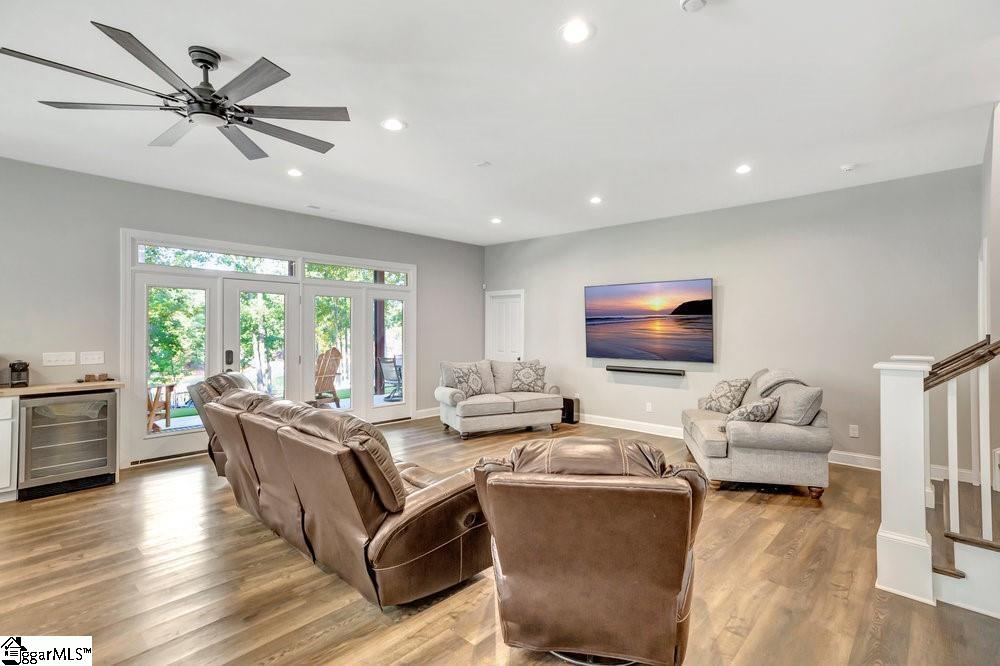 401 Broadwater Circle