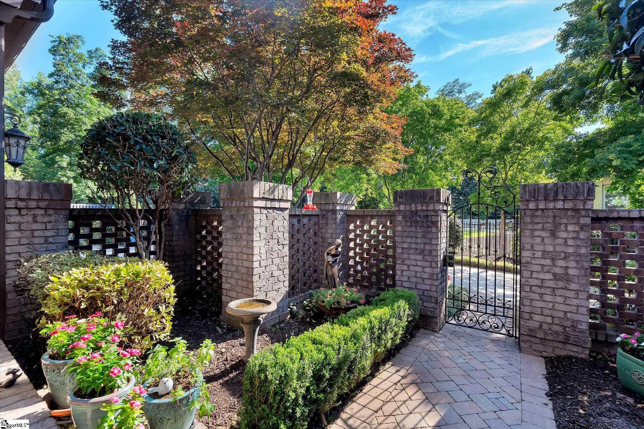 10 Travertine Court