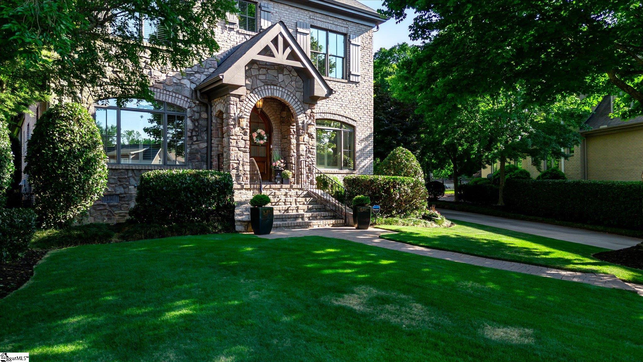 10 Travertine Court