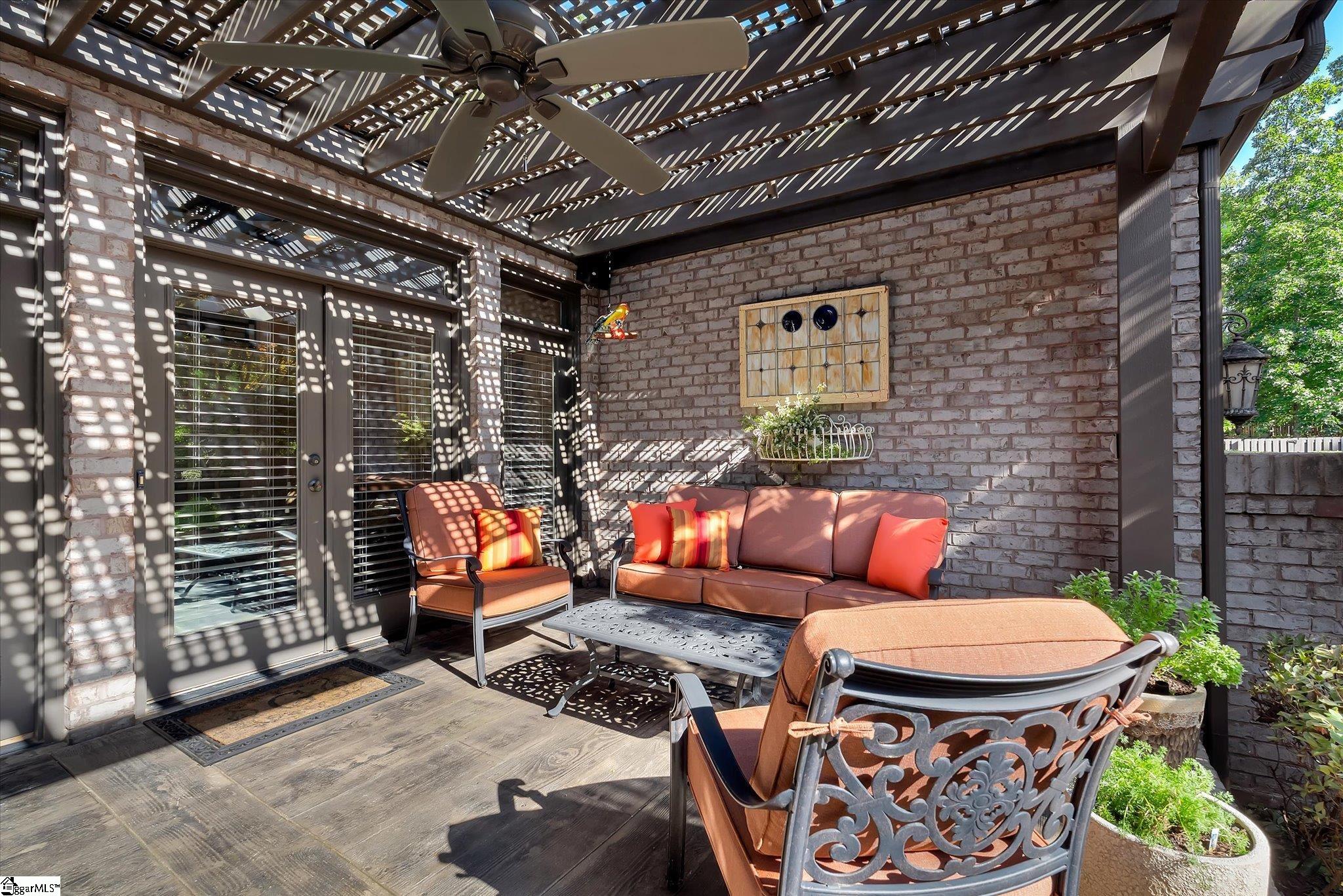 10 Travertine Court