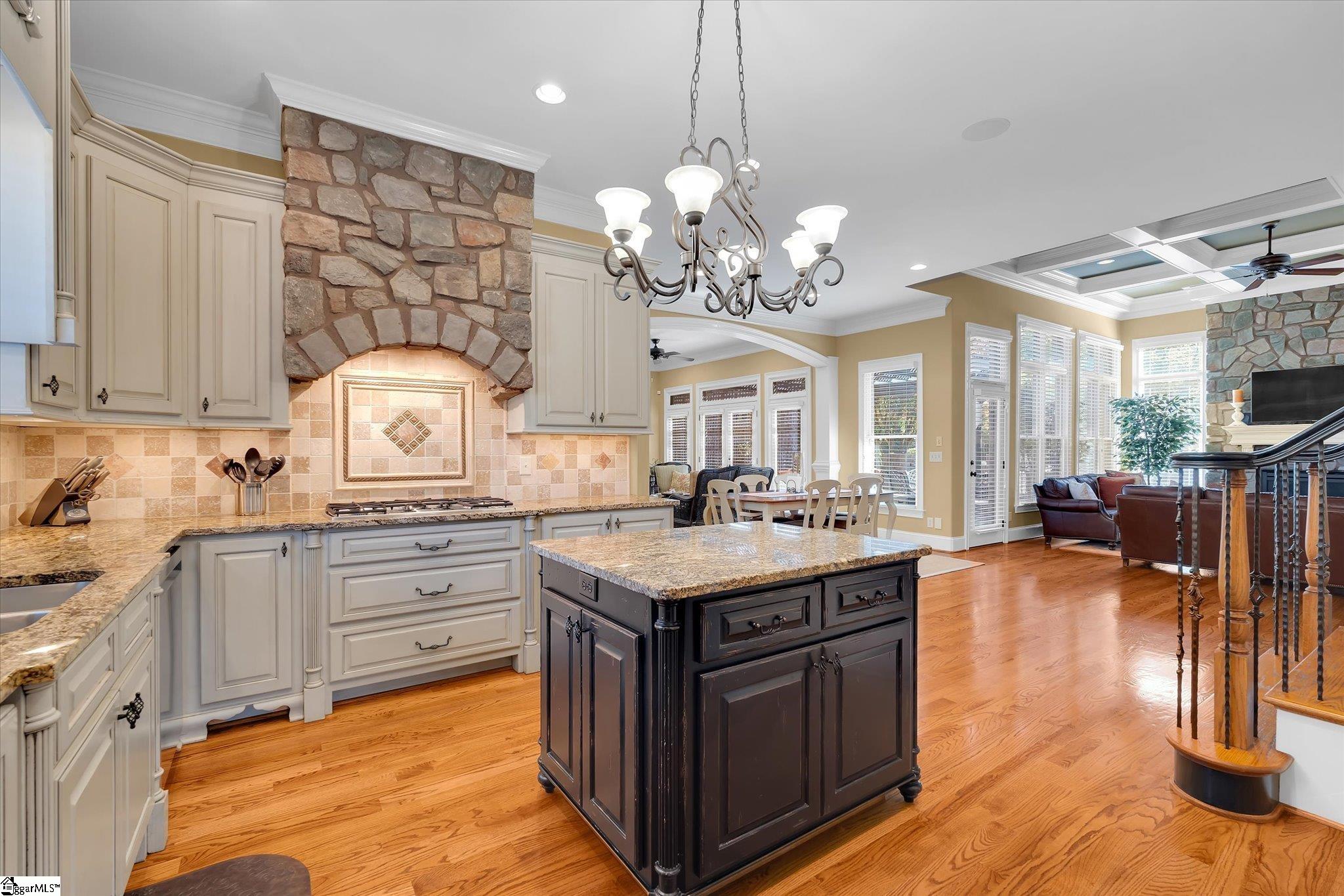 10 Travertine Court
