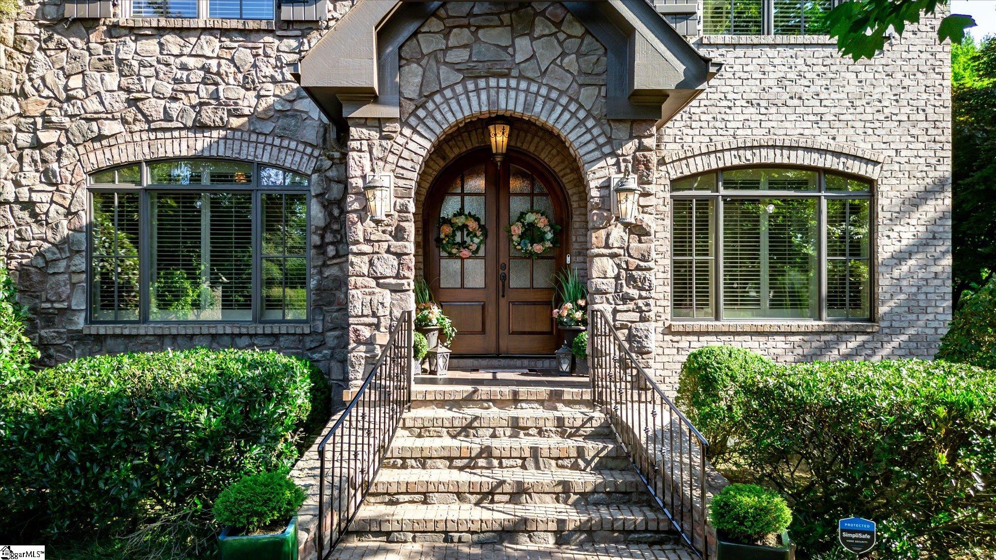 10 Travertine Court