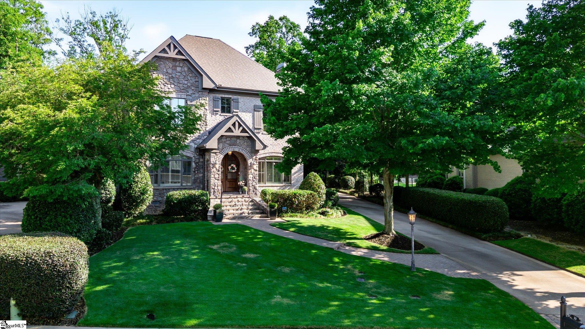 10 Travertine Court