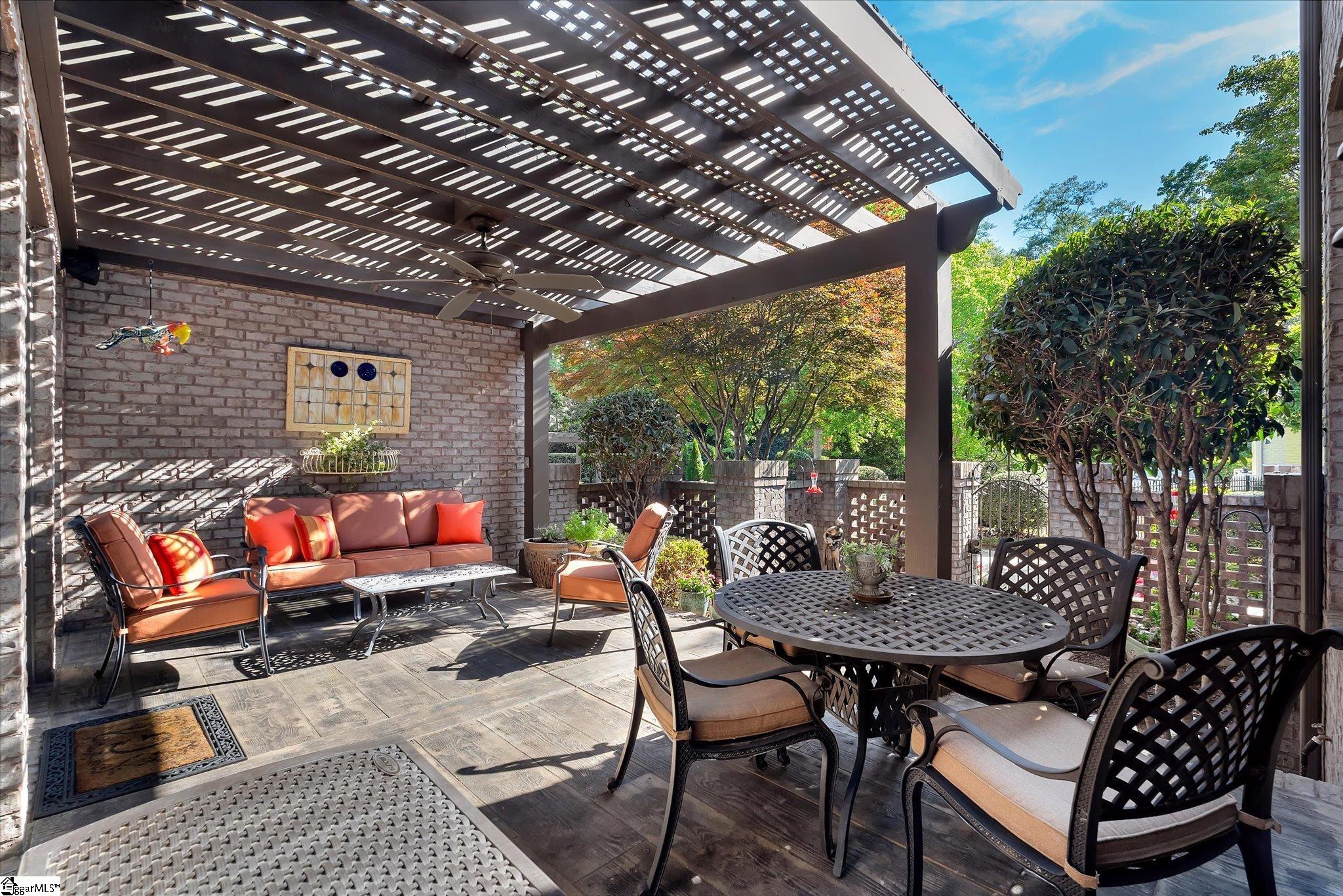10 Travertine Court