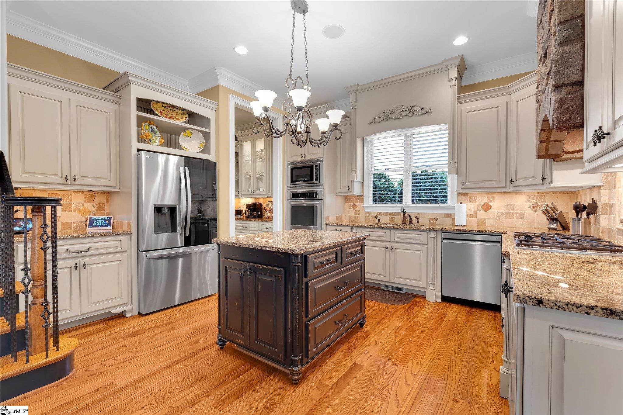 10 Travertine Court