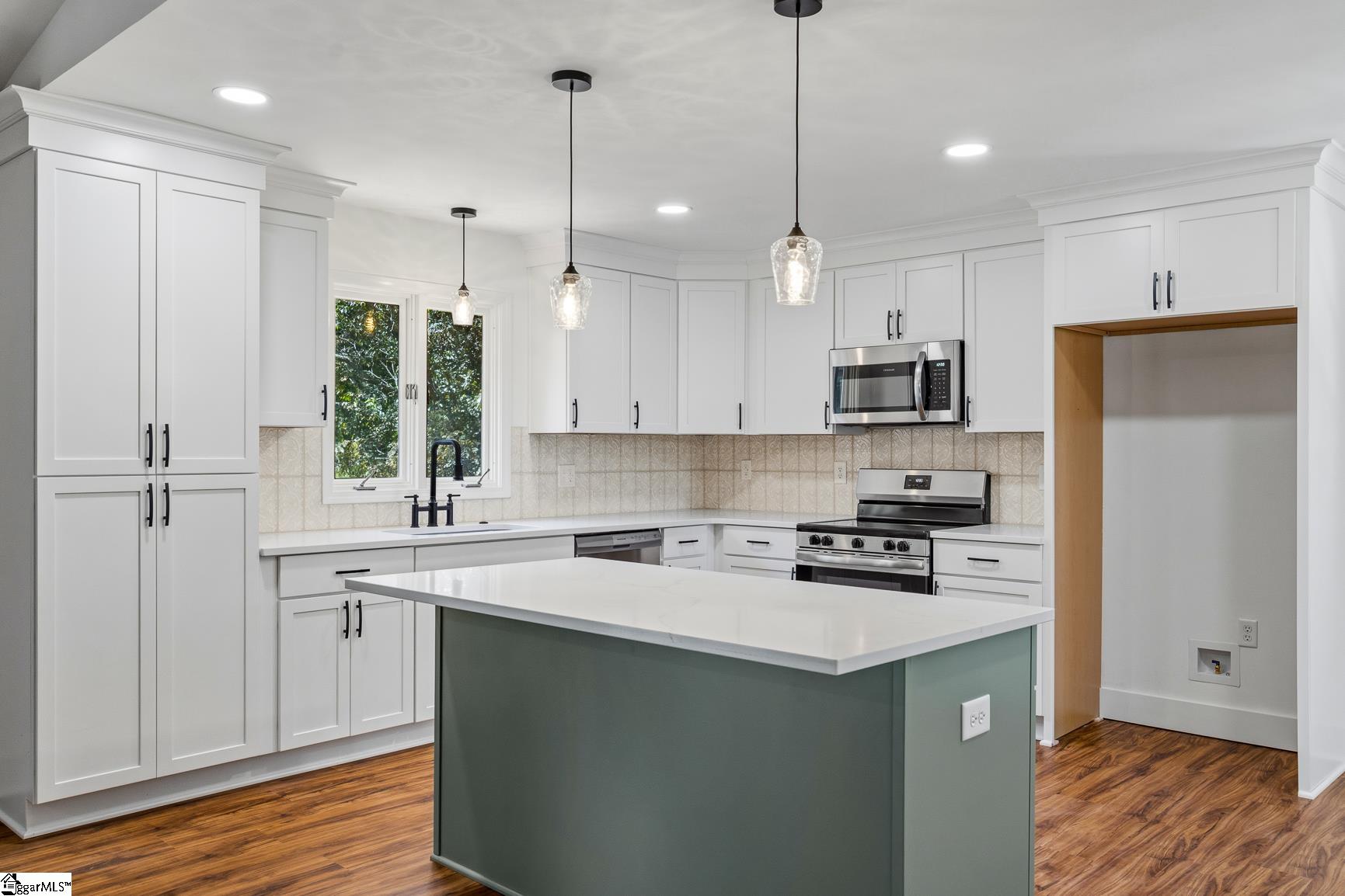 208 Williamsburg Road