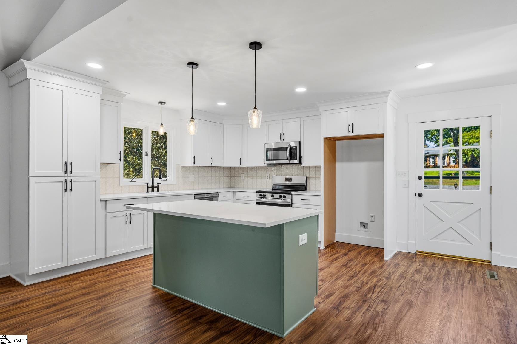 208 Williamsburg Road