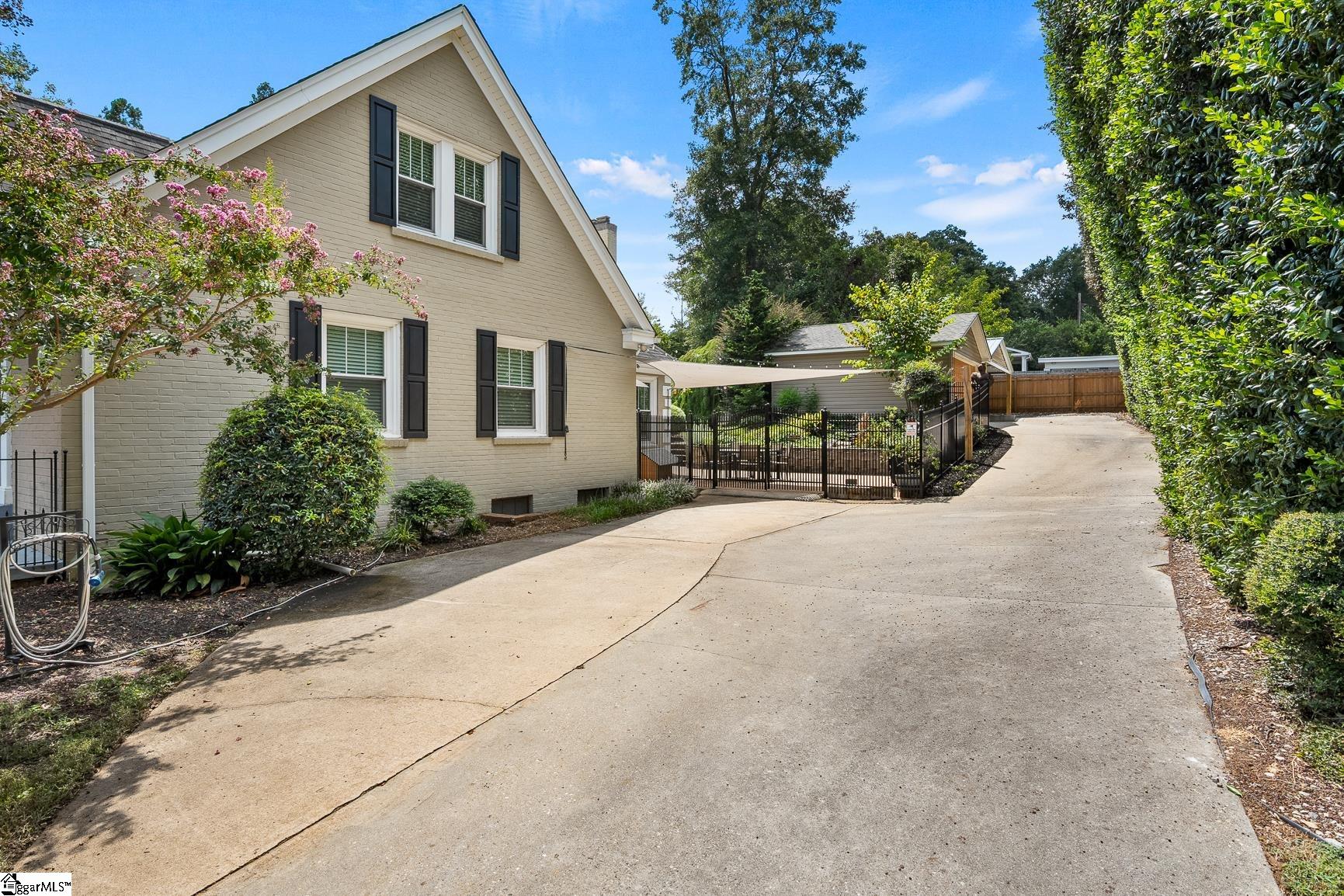 1819 Club Drive