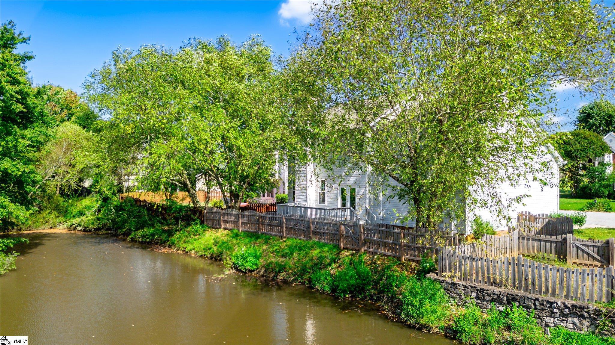412 Woodruff Lake Way