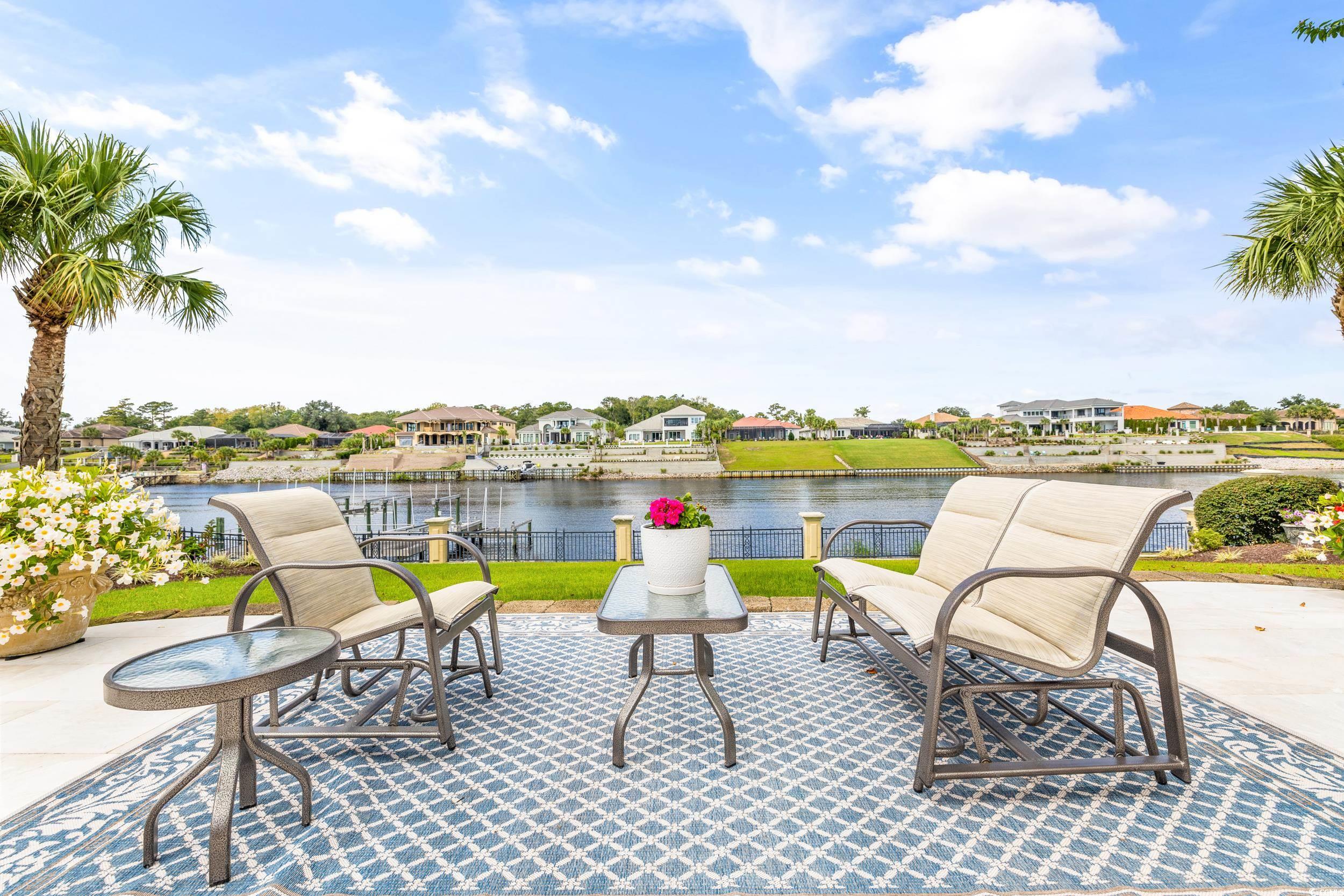 9285 Marina Pkwy.