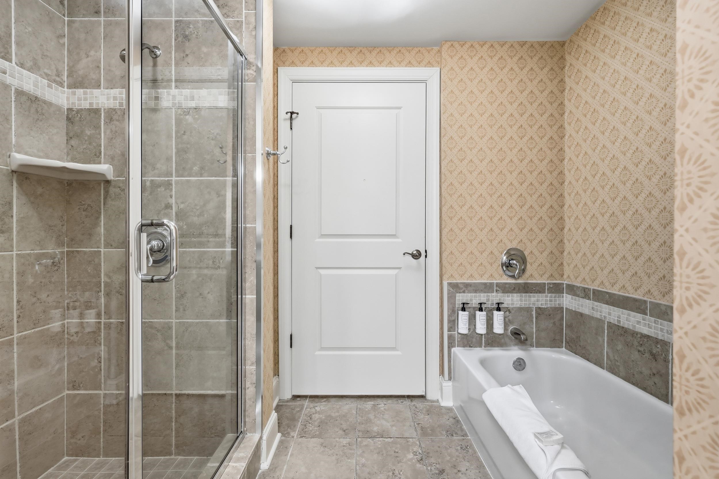 8121 Amalfi Pl. Unit: 4-404