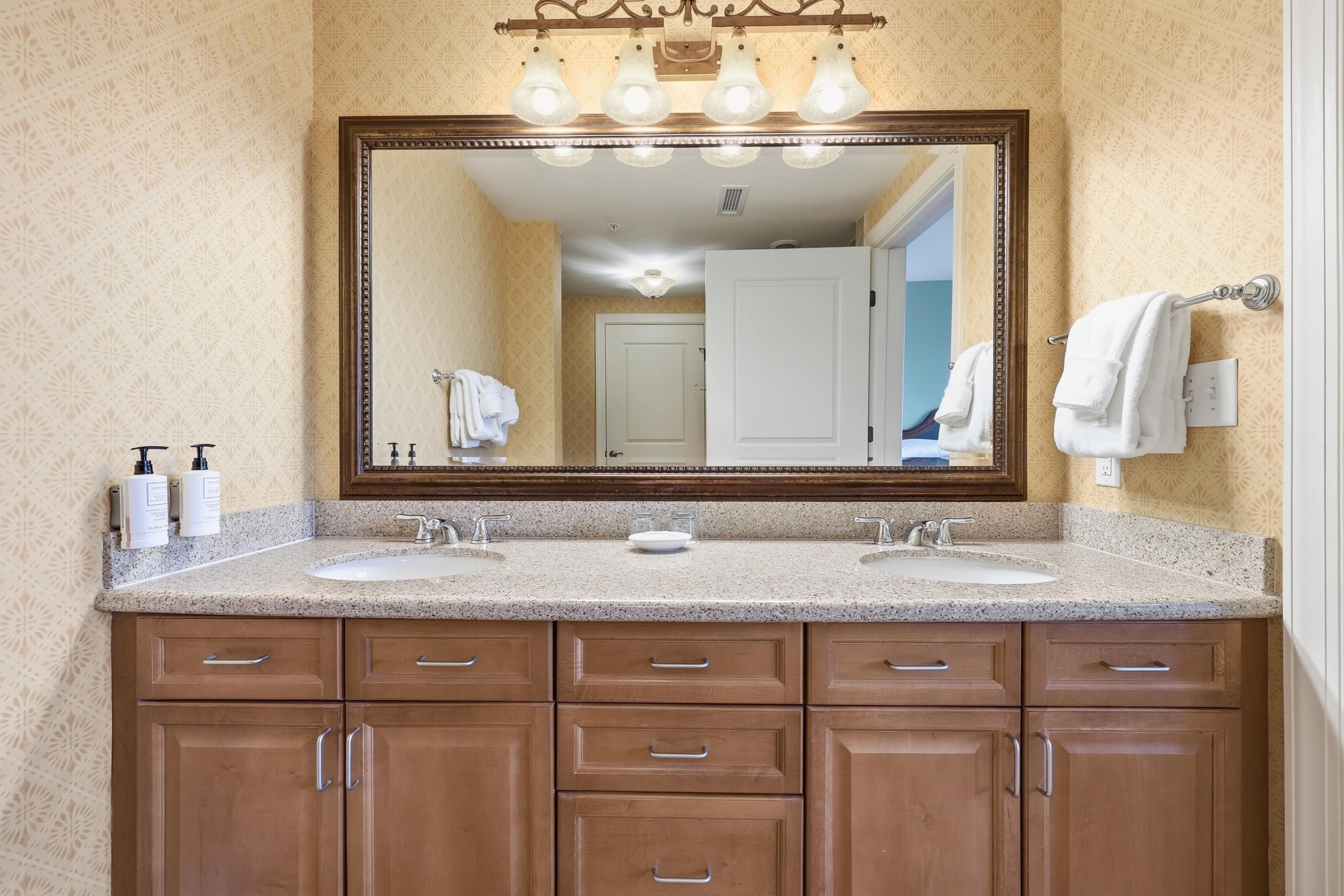 8121 Amalfi Pl. Unit: 4-404