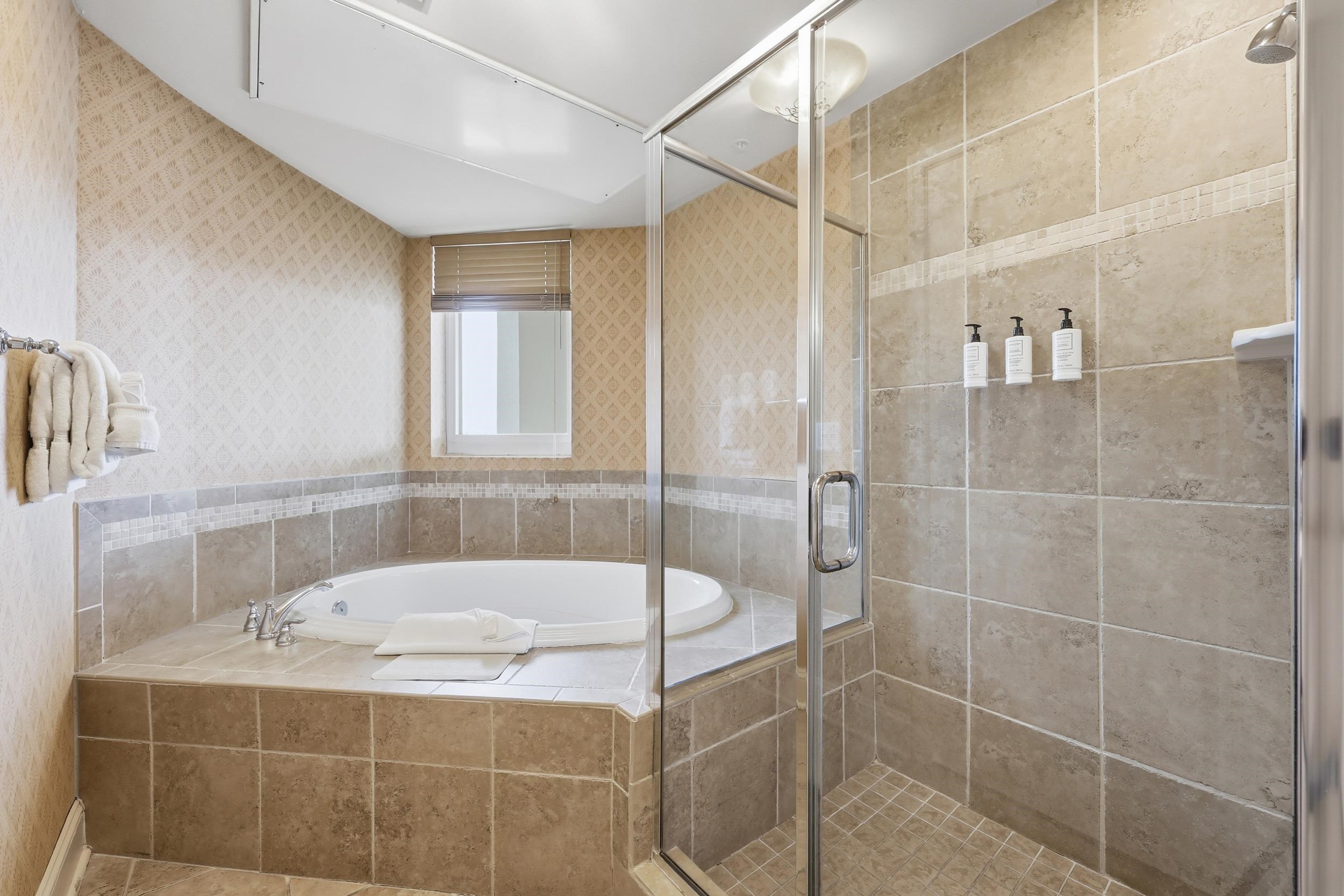 8121 Amalfi Pl. Unit: 4-404