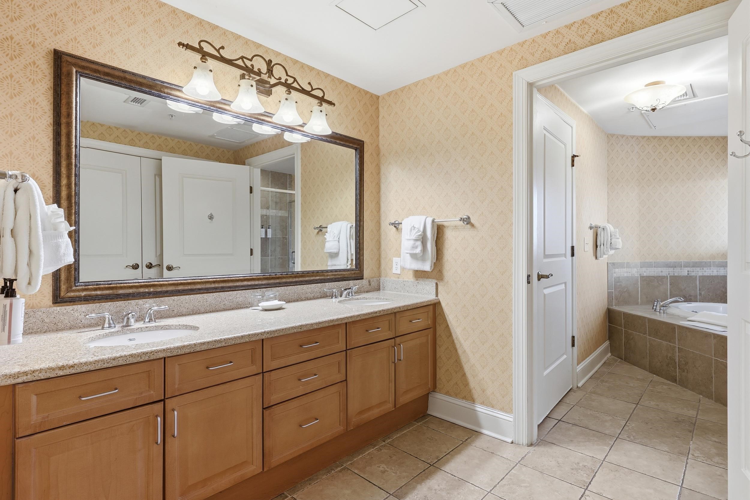 8121 Amalfi Pl. Unit: 4-404