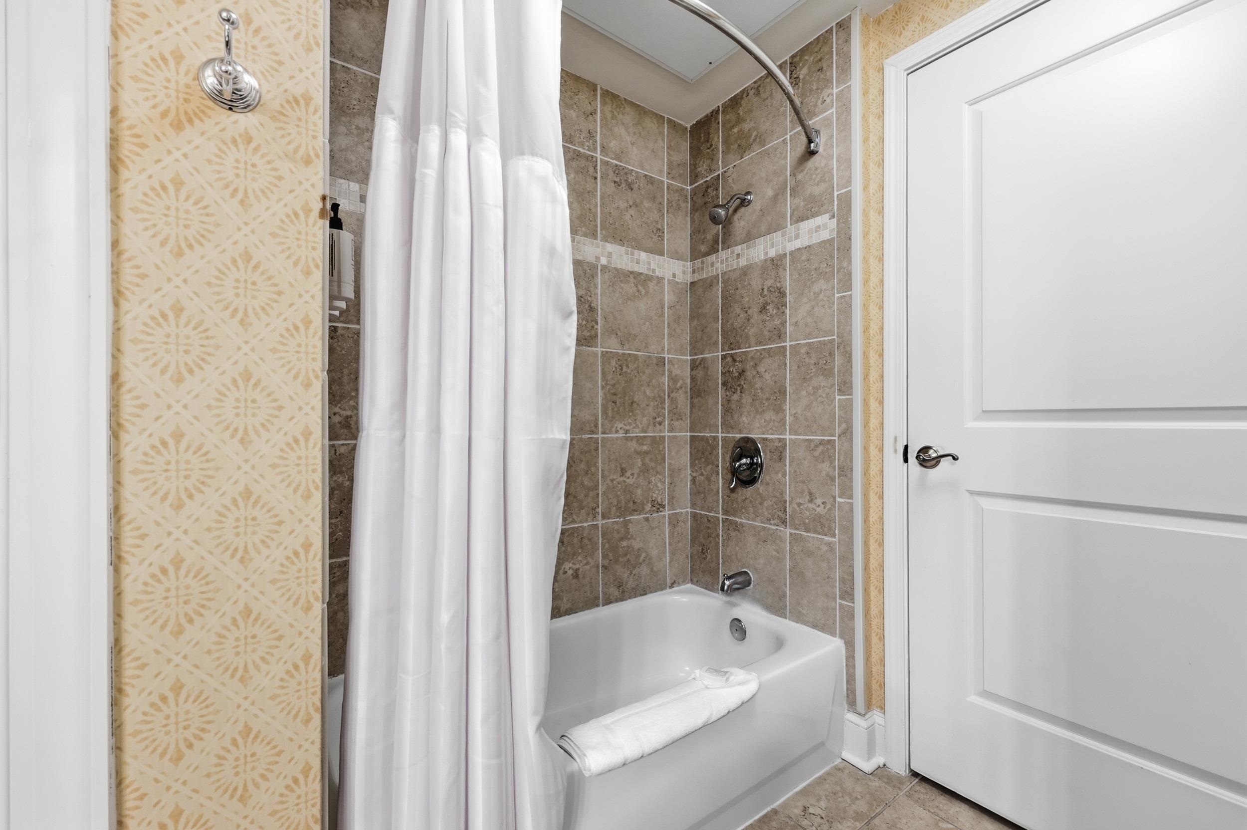 8121 Amalfi Pl. Unit: 4-404
