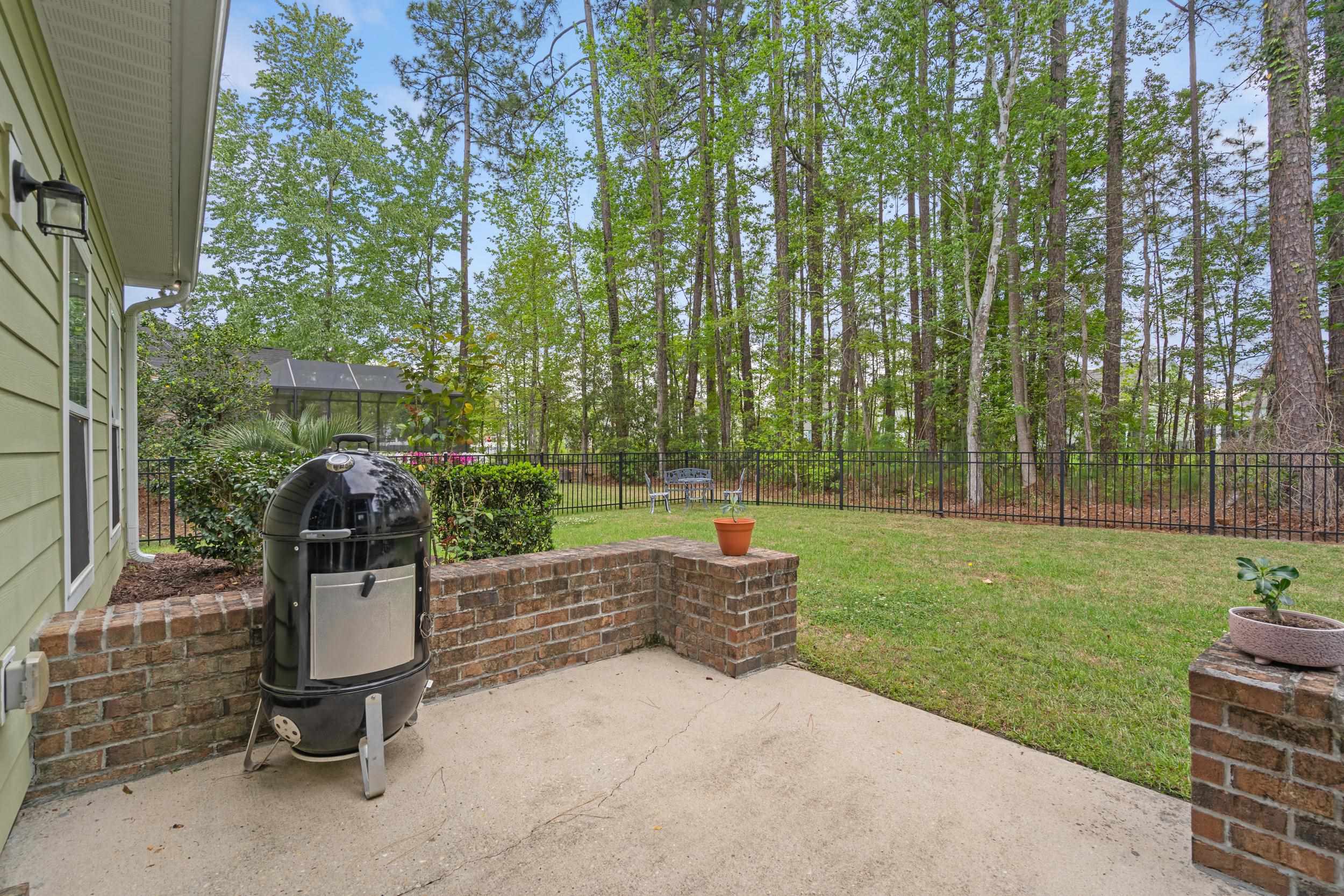 2851 McLeod Ln.