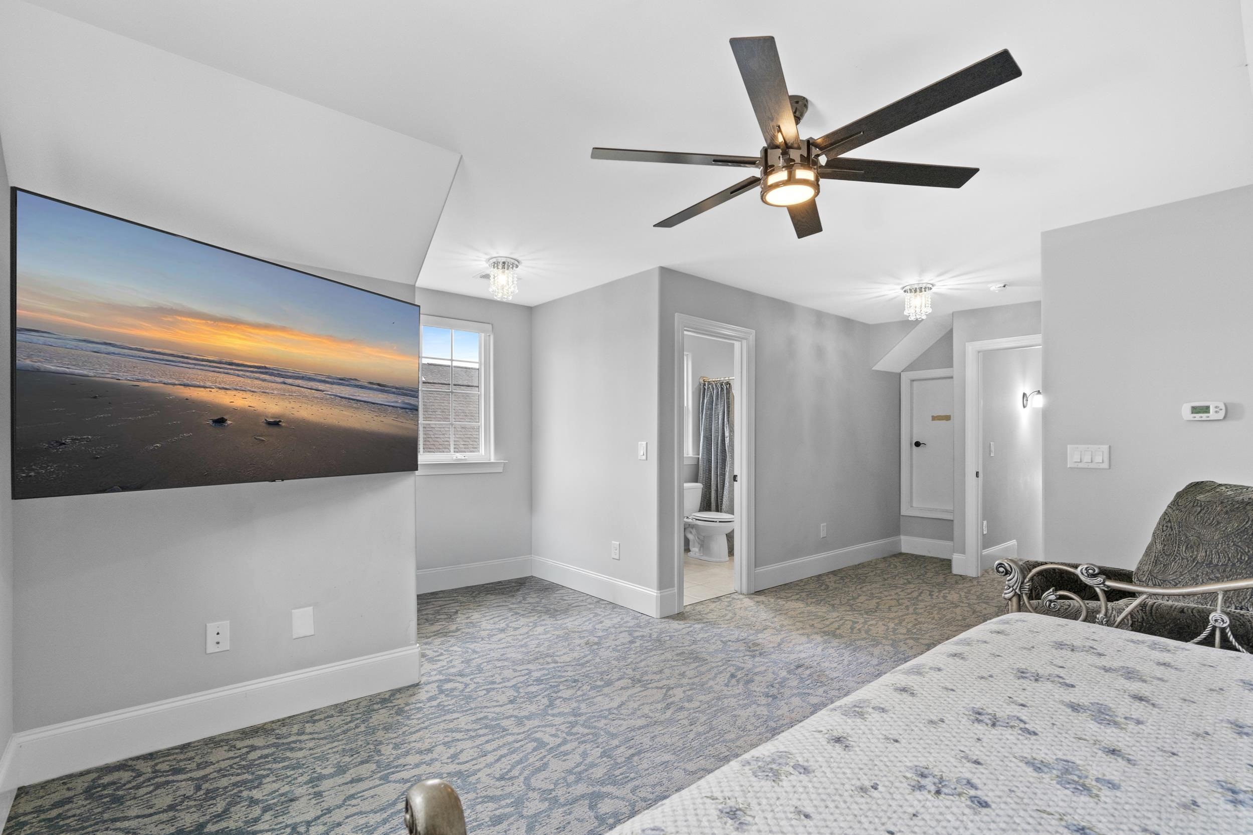 2851 McLeod Ln.