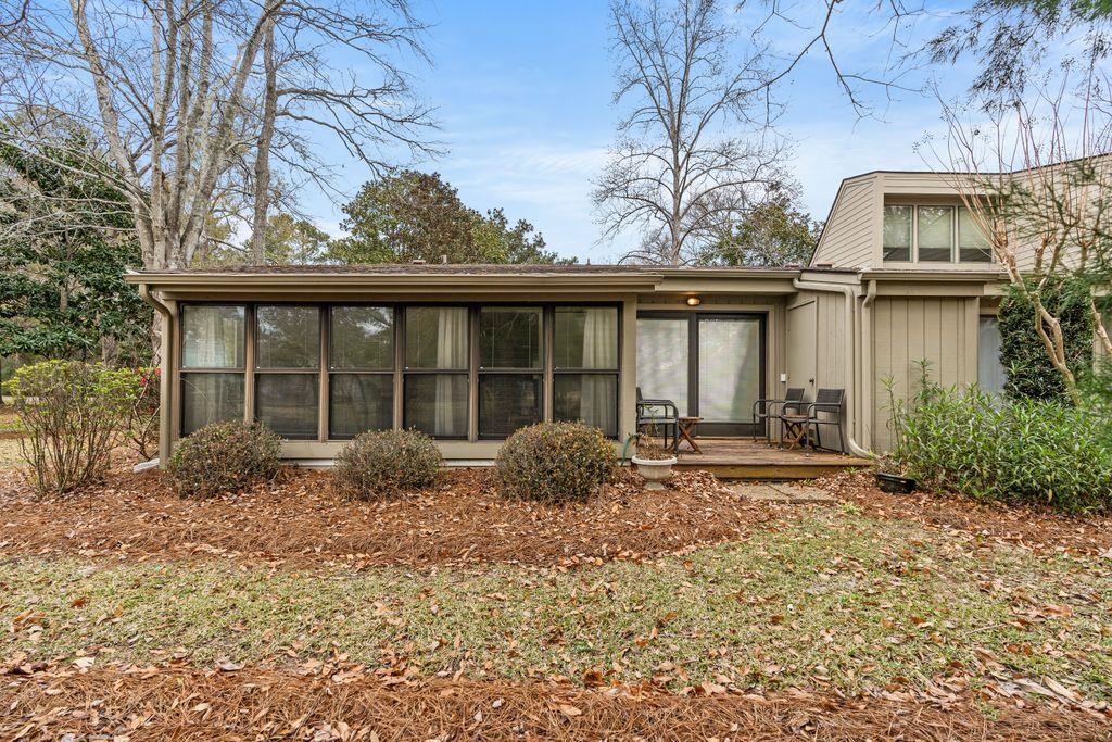 301 Club Circle Unit: 1-26