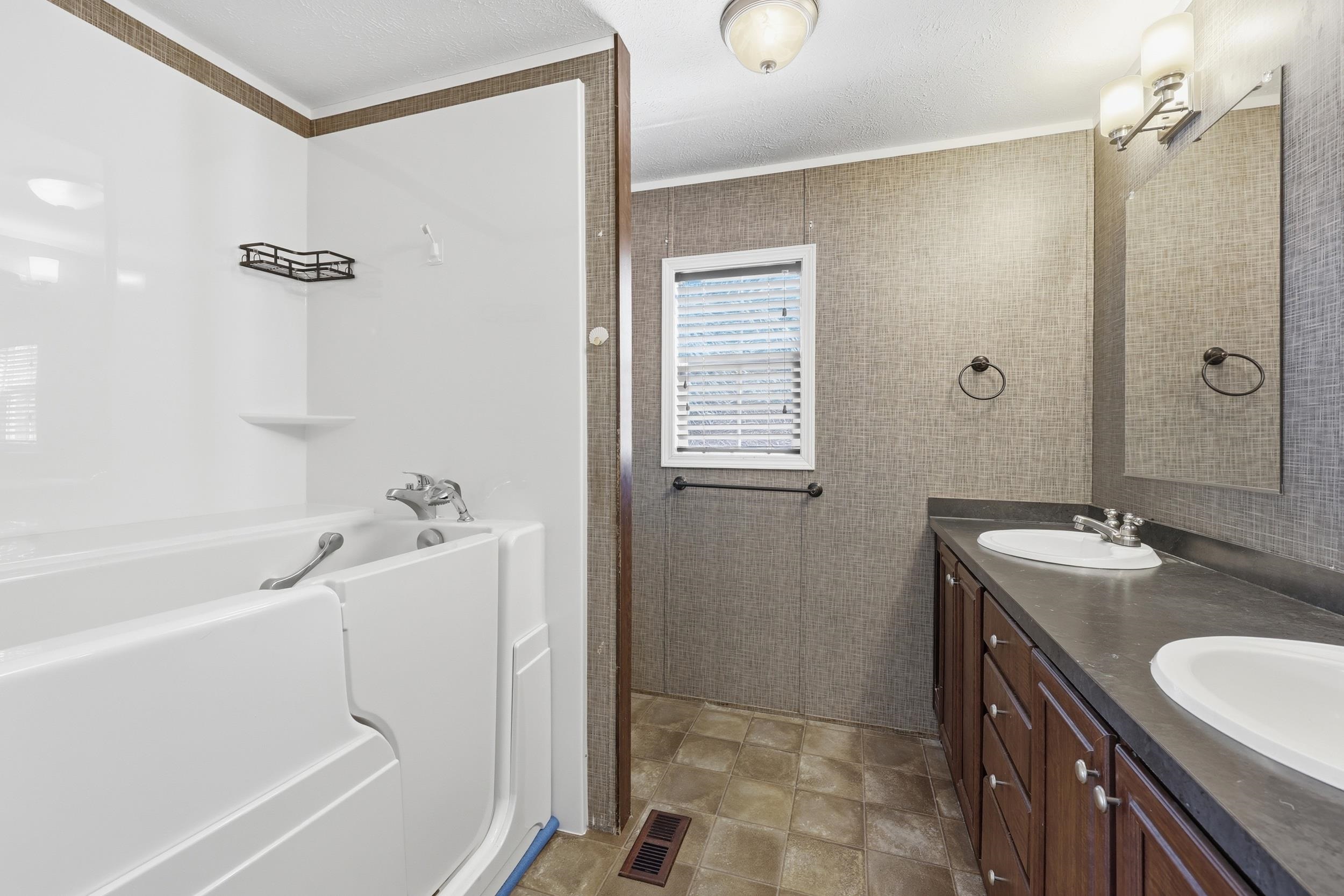 87 Beacon Ct.