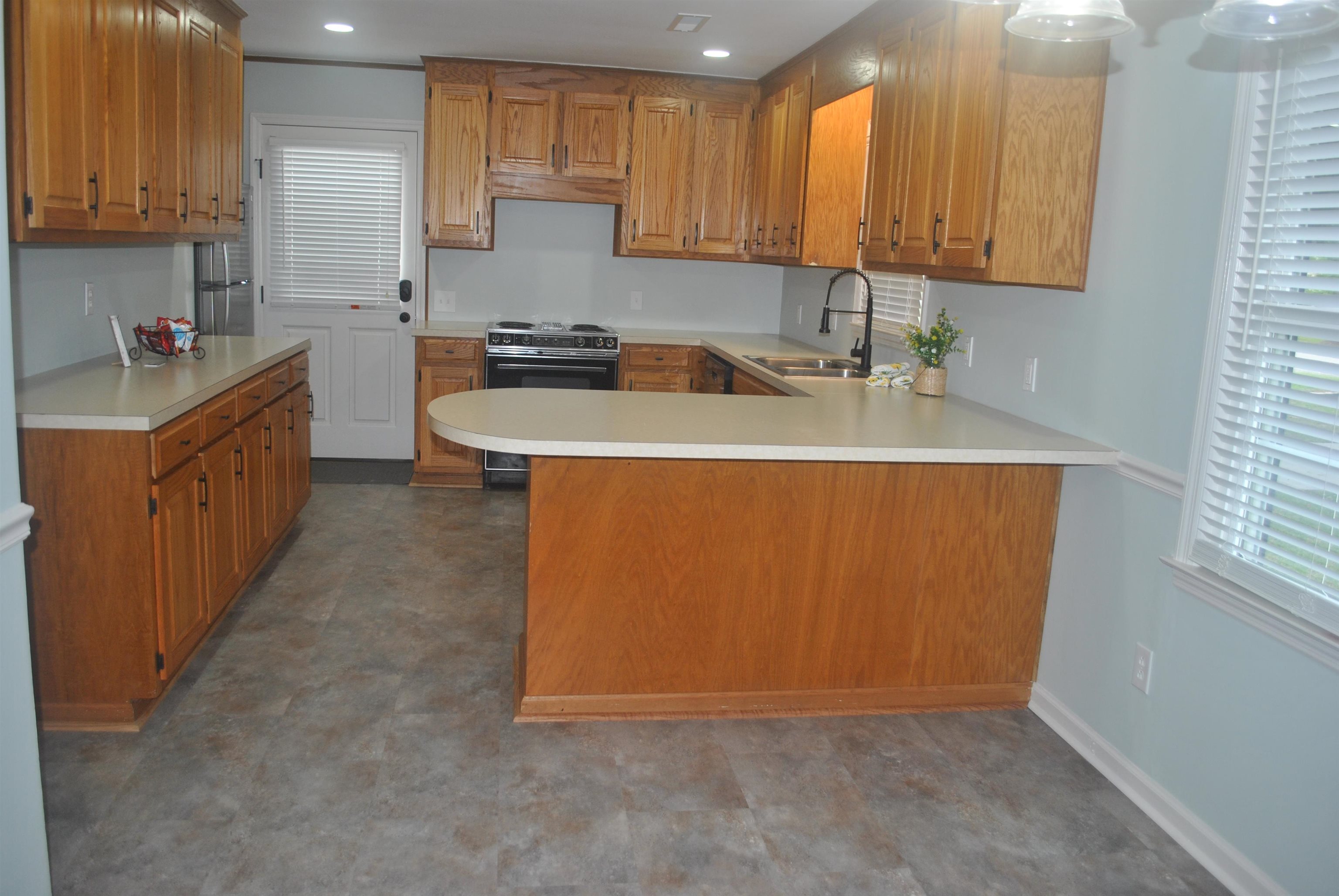 396 Lakewood Ave.