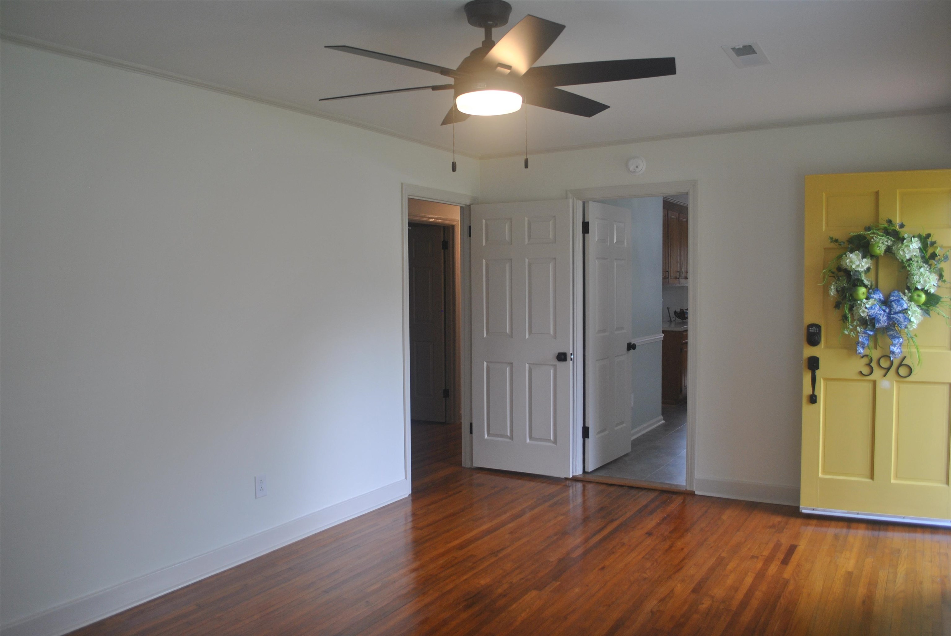 396 Lakewood Ave.