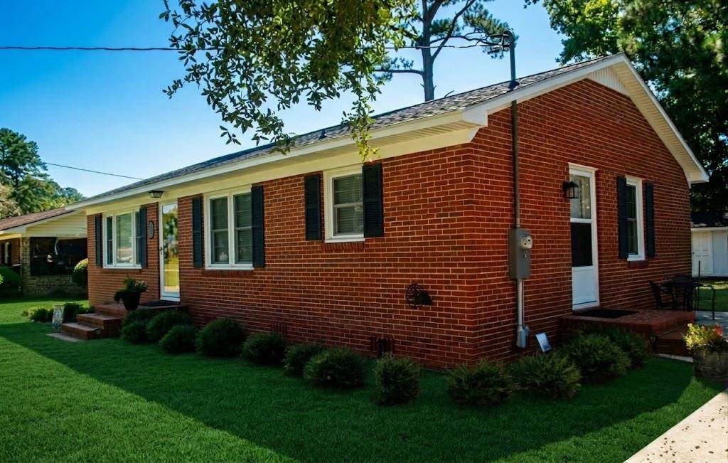 396 Lakewood Ave.
