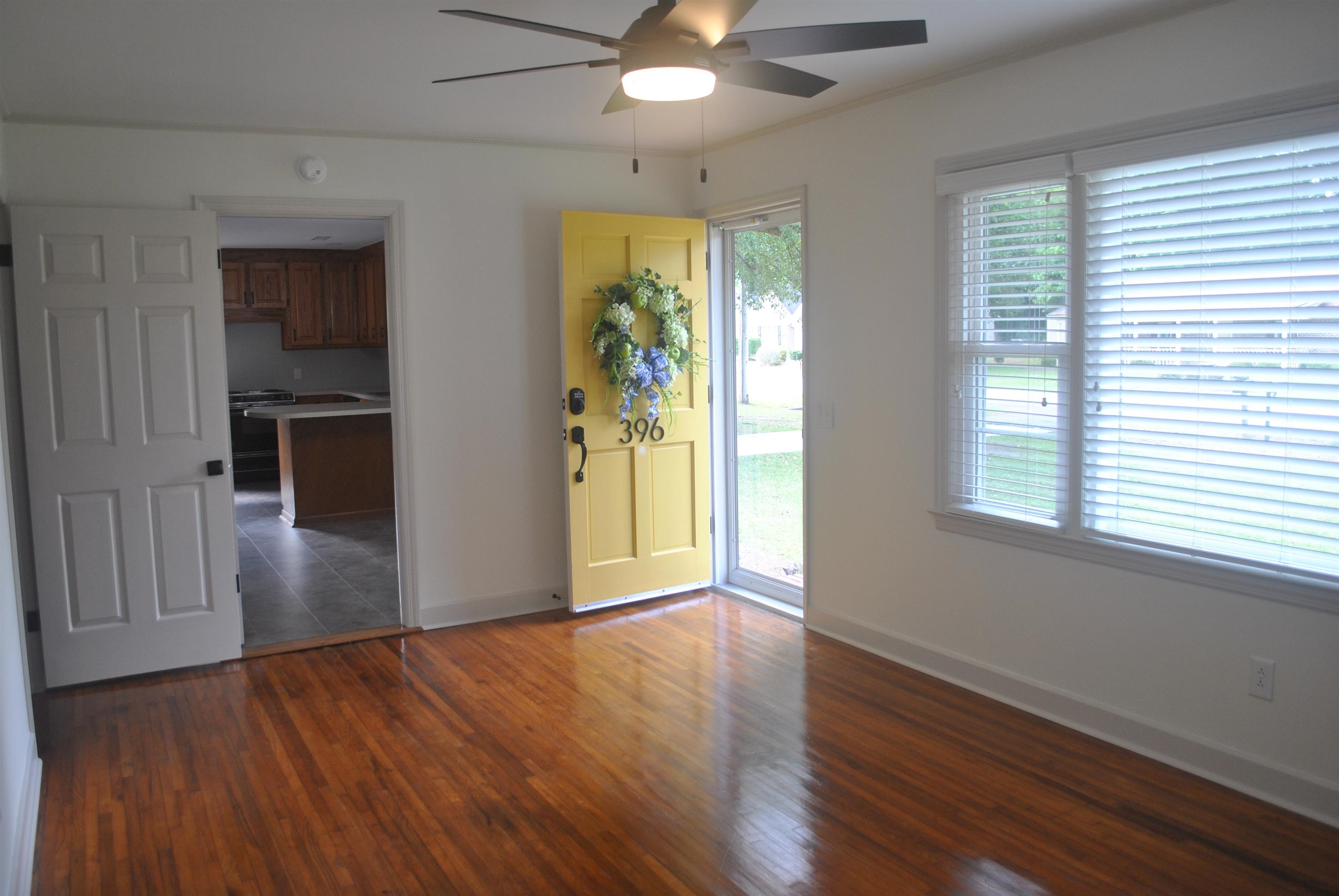 396 Lakewood Ave.