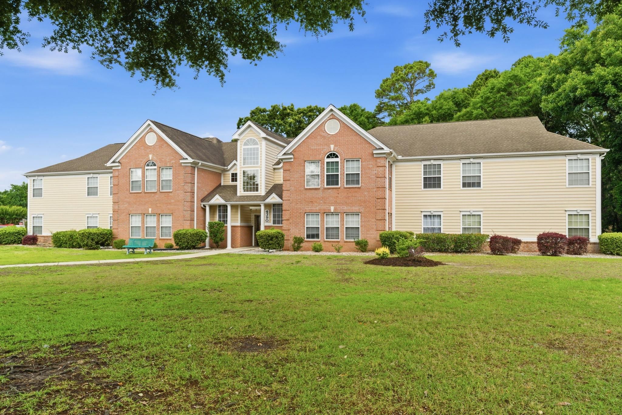 4390 Daphne Ln. Unit: D
