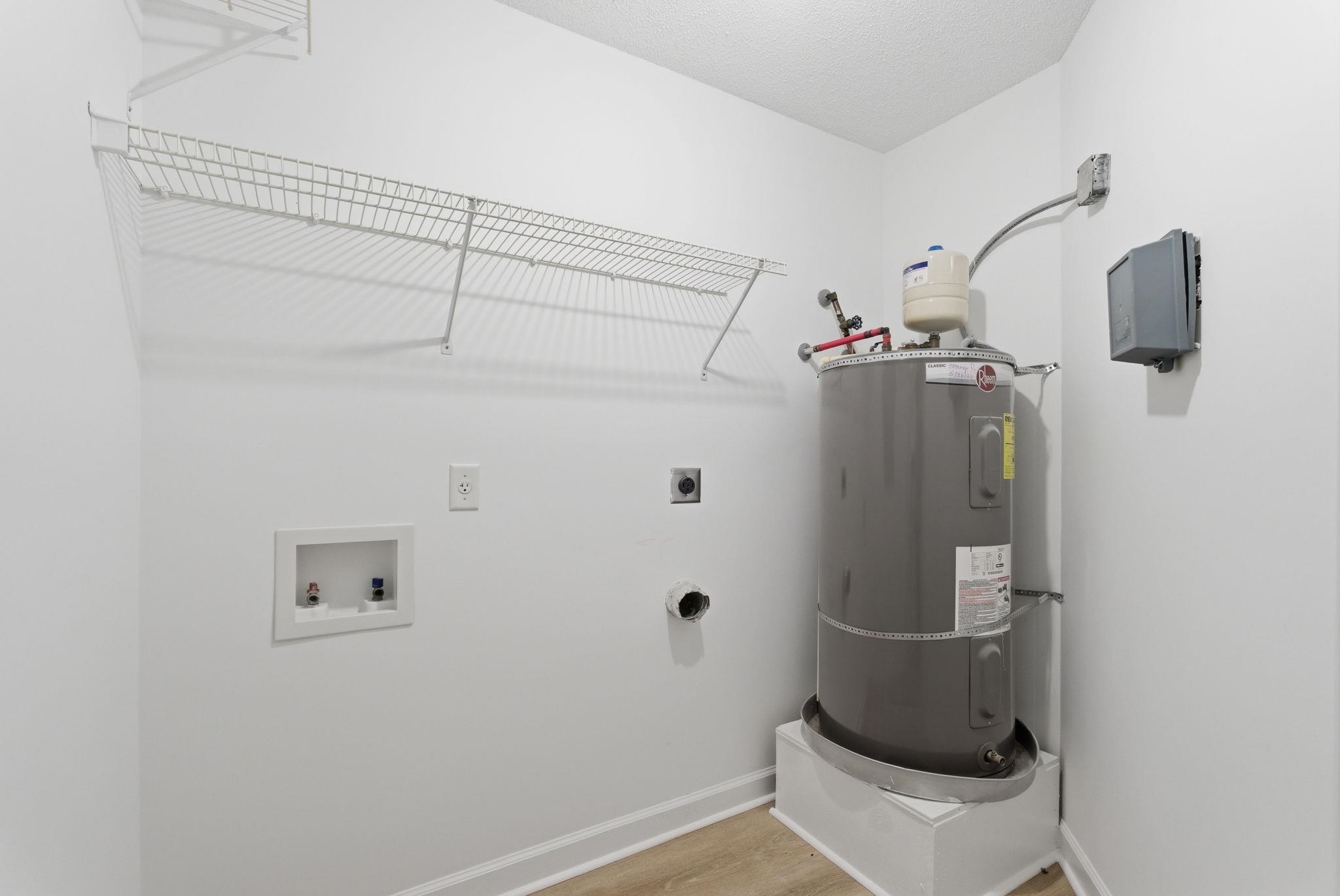 4390 Daphne Ln. Unit: D
