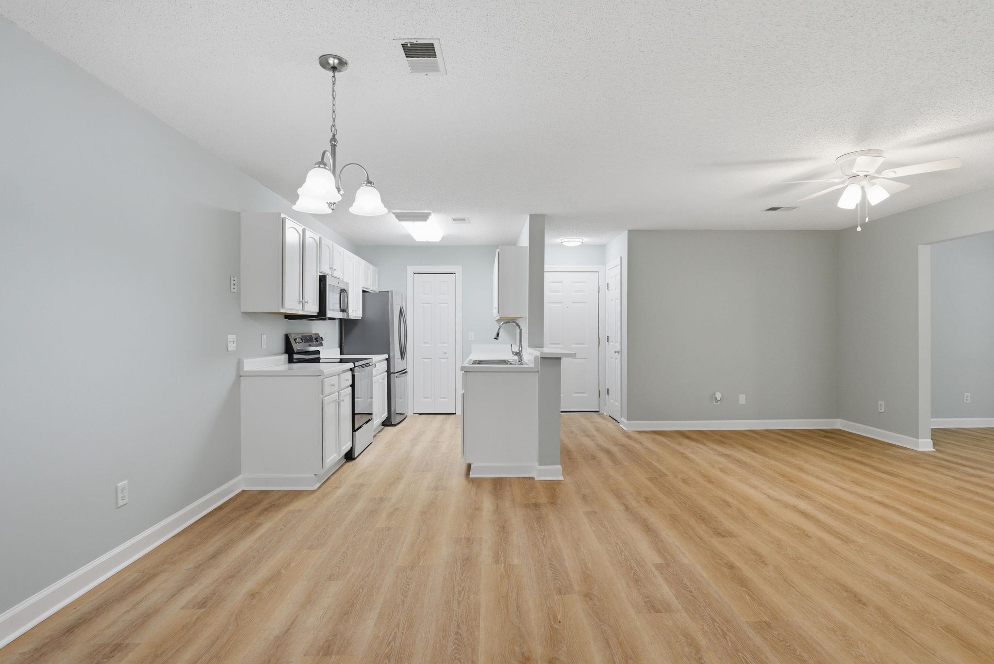 4390 Daphne Ln. Unit: D