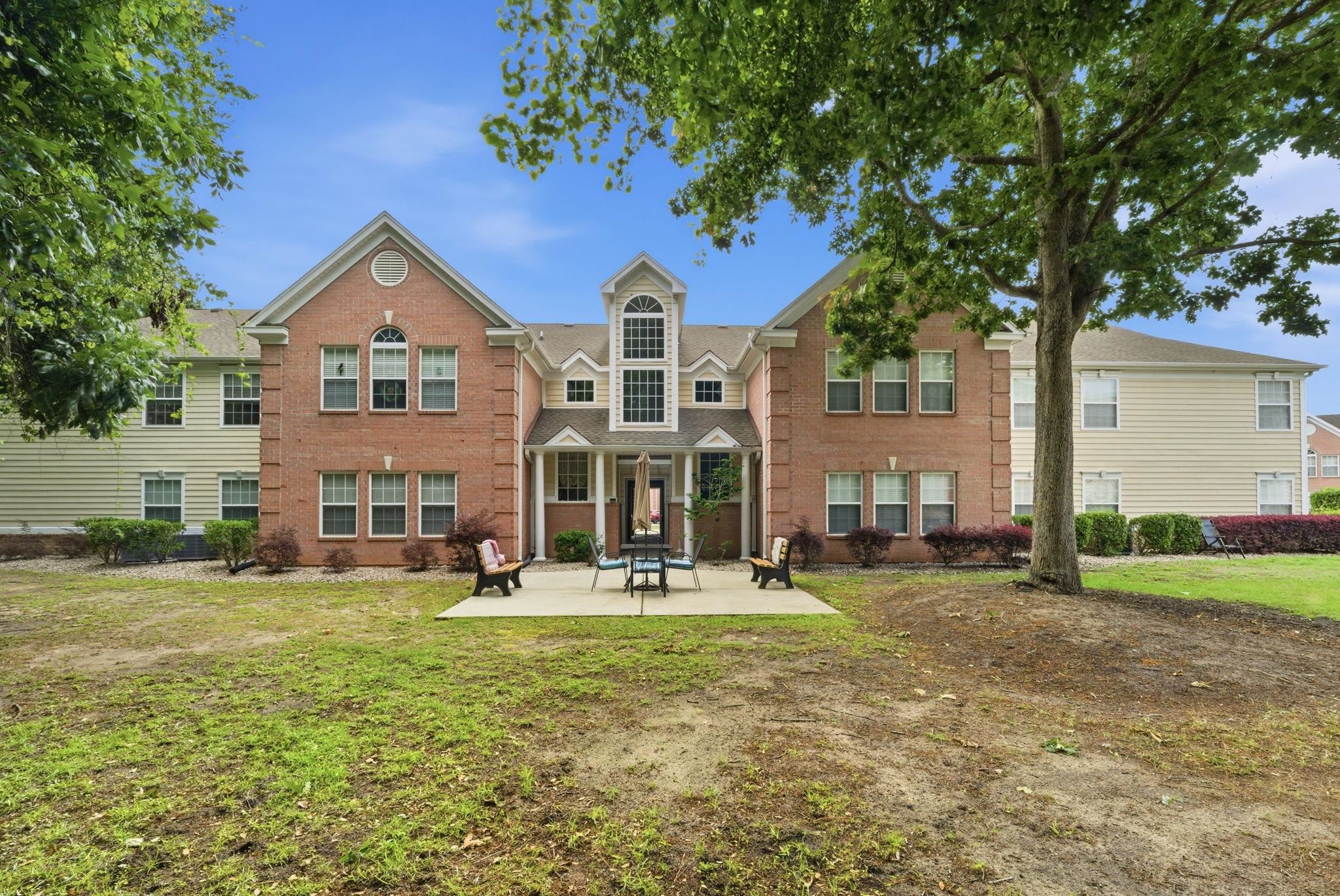 4390 Daphne Ln. Unit: D
